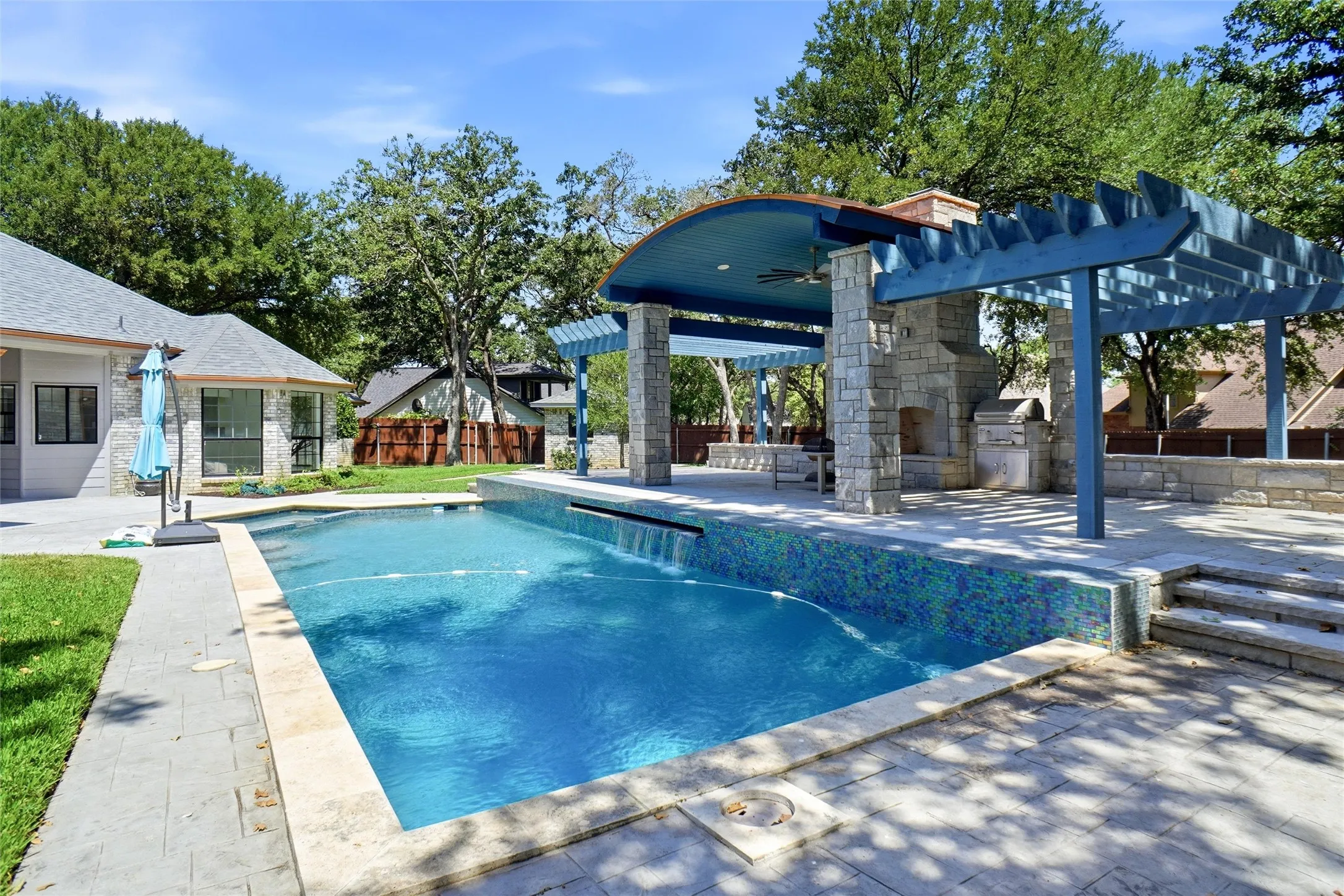 Single Family Residence For Sale in Tarrant County , 1409 Spars Court, Azle, Texas 76020, 3 Bedroom, 3 Bathroom, 2 Garage spaces, 2,159 Sqft, built in 1986, mls#21361011, Real Estate Agent in Azle, Homes For Sale in Tarrant county, Homes For Sale in Azle, Realtor in Azle Texas, Real Estate Brokerage Independent Realty Texas, Luminita Cordes Realtor