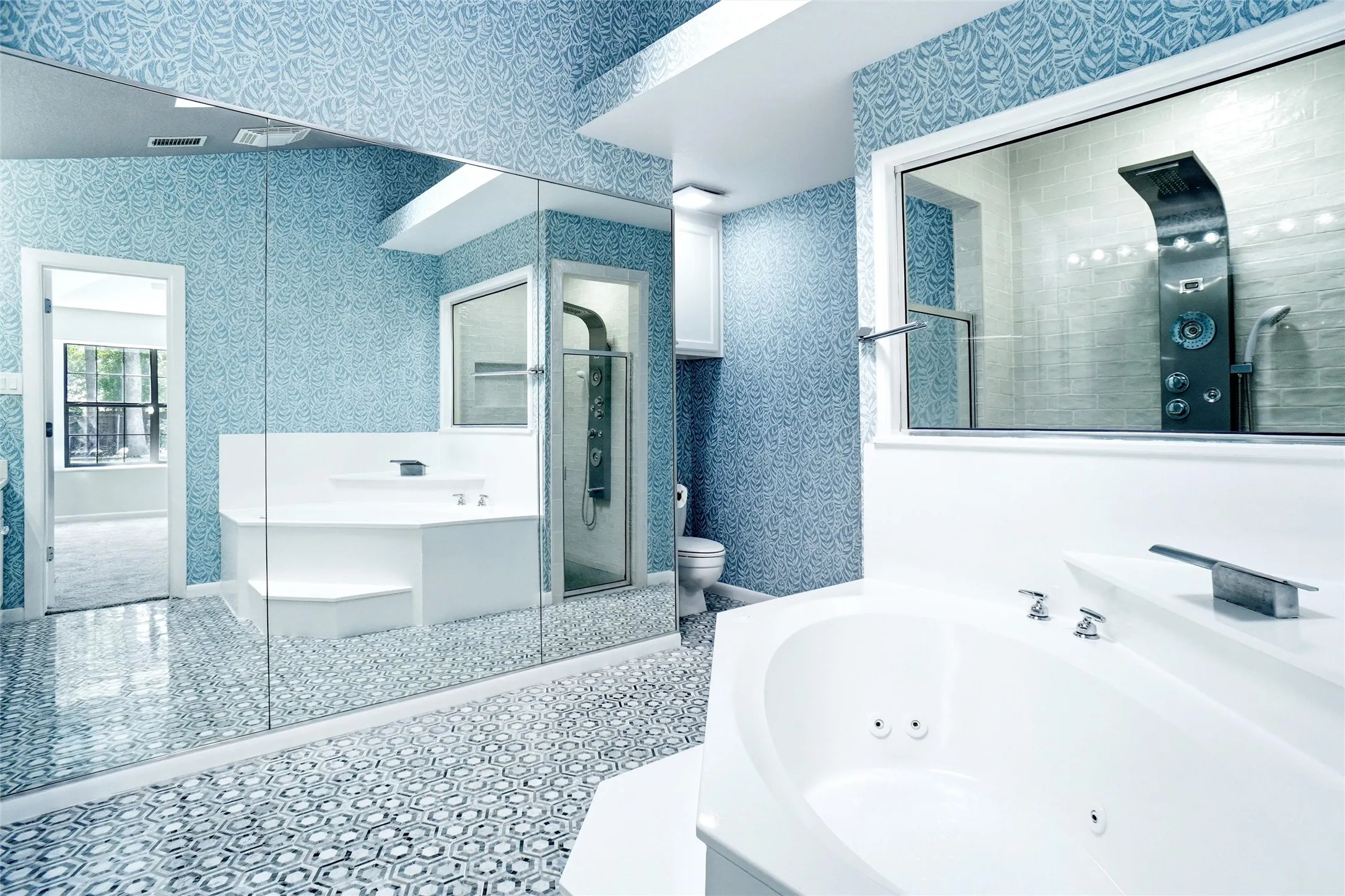 Large primary bath