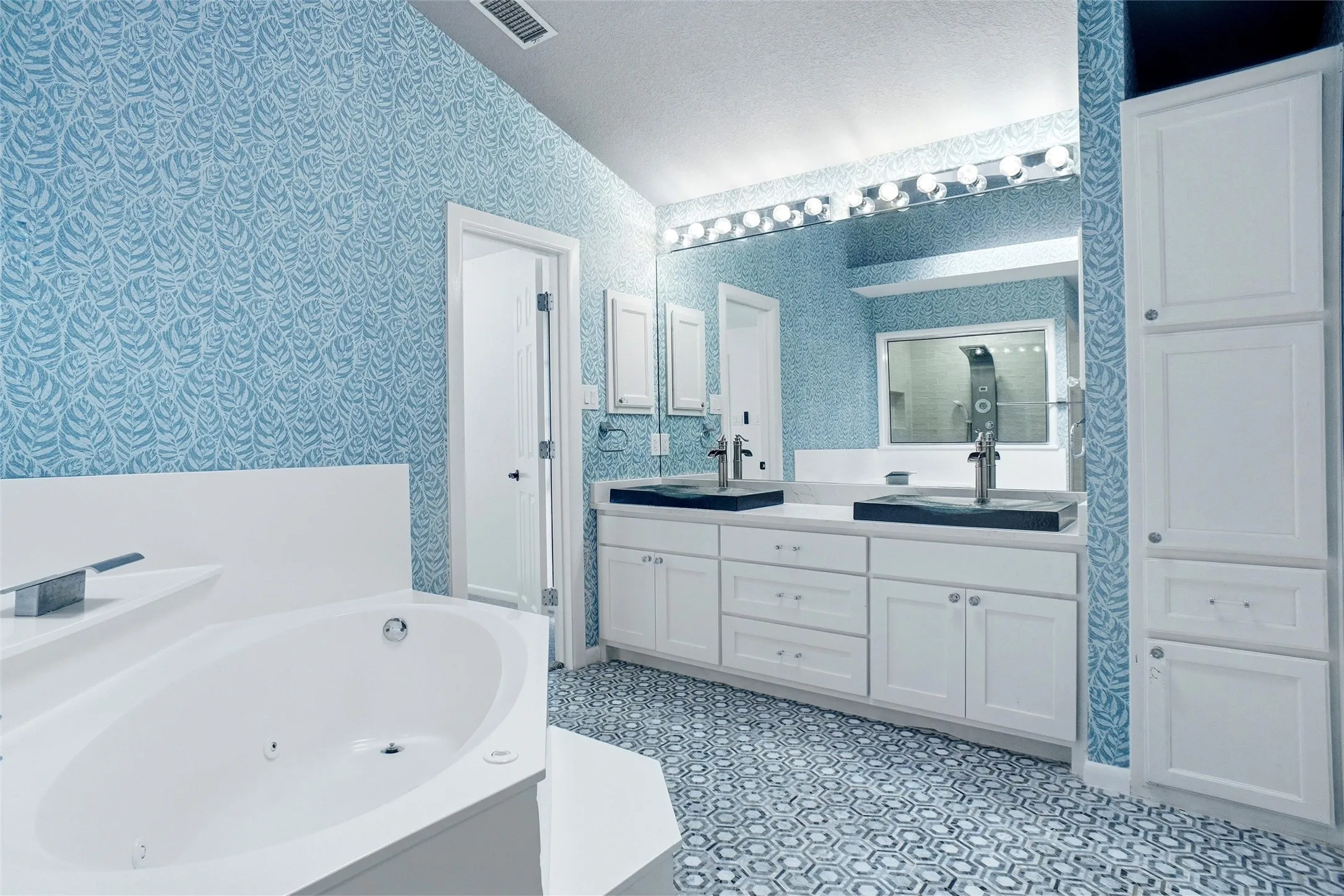 Large jetted tub