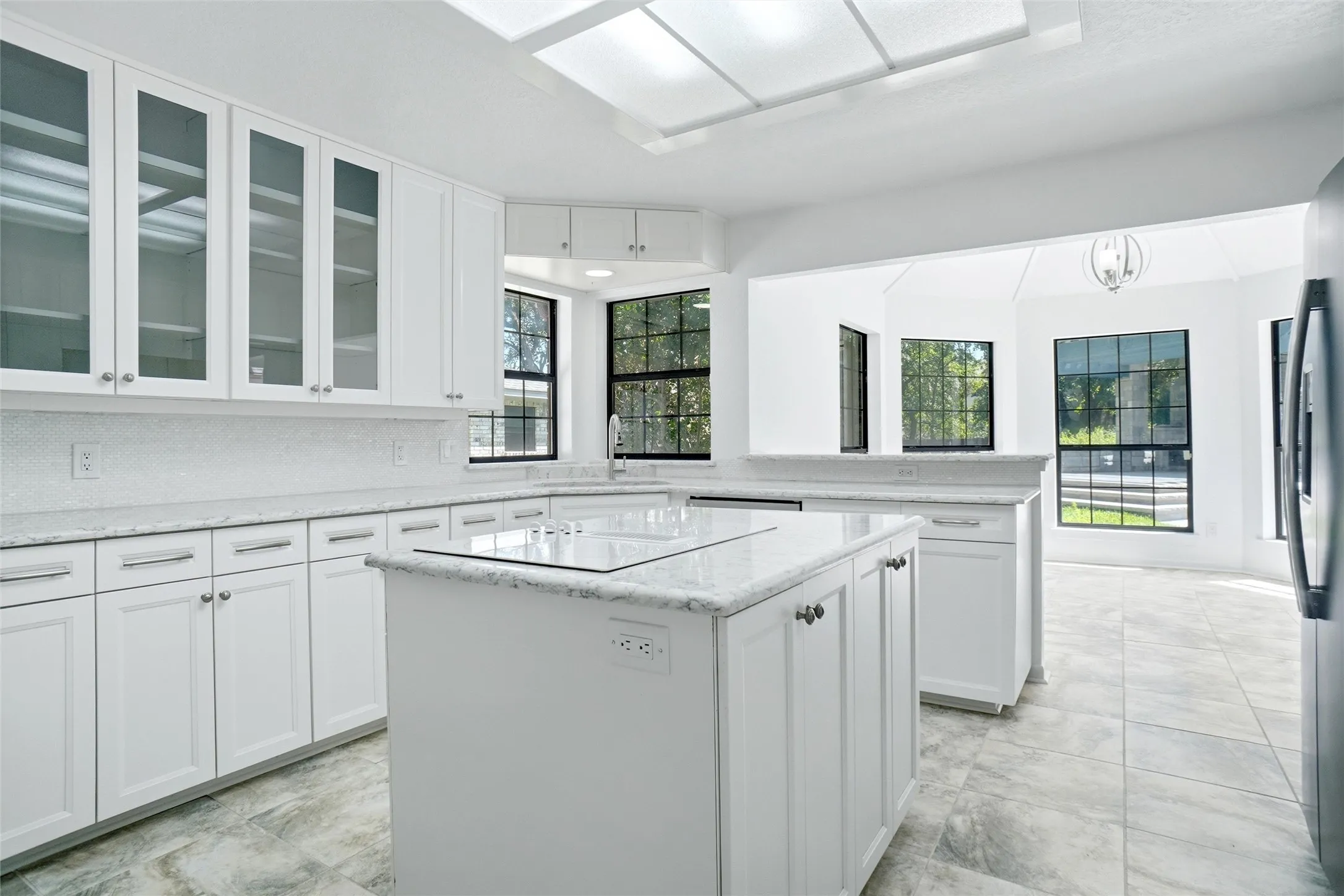Single Family Residence For Sale in Tarrant County , 1409 Spars Court, Azle, Texas 76020, 3 Bedroom, 3 Bathroom, 2 Garage spaces, 2,159 Sqft, built in 1986, mls#21361011, Real Estate Agent in Azle, Homes For Sale in Tarrant county, Homes For Sale in Azle, Realtor in Azle Texas, Real Estate Brokerage Independent Realty Texas, Luminita Cordes Realtor