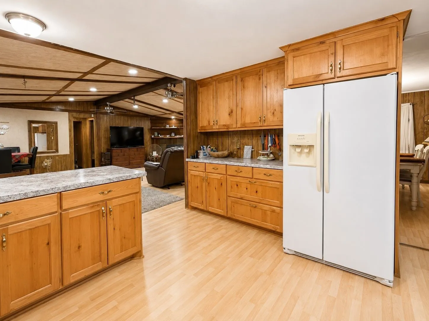 Single Family Residence For Sale in Henderson County , 14415 Melrick Boulevard, Malakoff, Texas 75148, 4 Bedroom, 2 Bathroom, 4 Garage spaces, 2,900 Sqft, built in 1979, mls#21361883, Real Estate Agent in Malakoff, Homes For Sale in Henderson county, Homes For Sale in Malakoff, Realtor in Malakoff Texas, Real Estate Brokerage Independent Realty Texas, Luminita Cordes Realtor