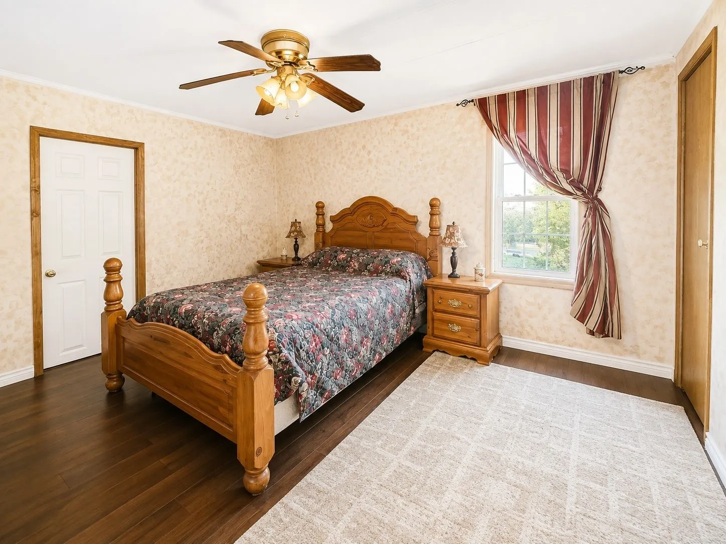 Single Family Residence For Sale in Henderson County , 14415 Melrick Boulevard, Malakoff, Texas 75148, 4 Bedroom, 2 Bathroom, 4 Garage spaces, 2,900 Sqft, built in 1979, mls#21361883, Real Estate Agent in Malakoff, Homes For Sale in Henderson county, Homes For Sale in Malakoff, Realtor in Malakoff Texas, Real Estate Brokerage Independent Realty Texas, Luminita Cordes Realtor