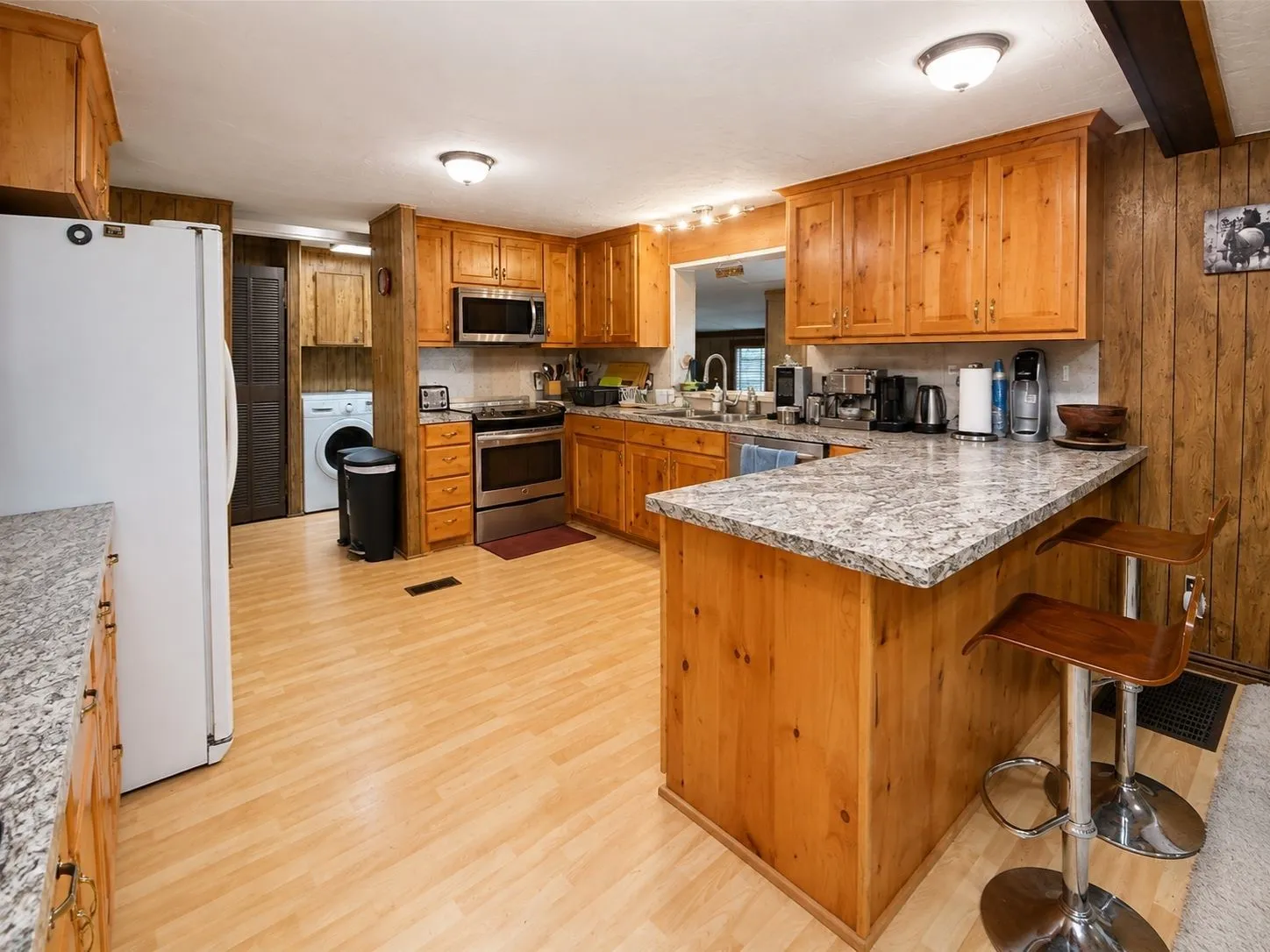 Single Family Residence For Sale in Henderson County , 14415 Melrick Boulevard, Malakoff, Texas 75148, 4 Bedroom, 2 Bathroom, 4 Garage spaces, 2,900 Sqft, built in 1979, mls#21361883, Real Estate Agent in Malakoff, Homes For Sale in Henderson county, Homes For Sale in Malakoff, Realtor in Malakoff Texas, Real Estate Brokerage Independent Realty Texas, Luminita Cordes Realtor