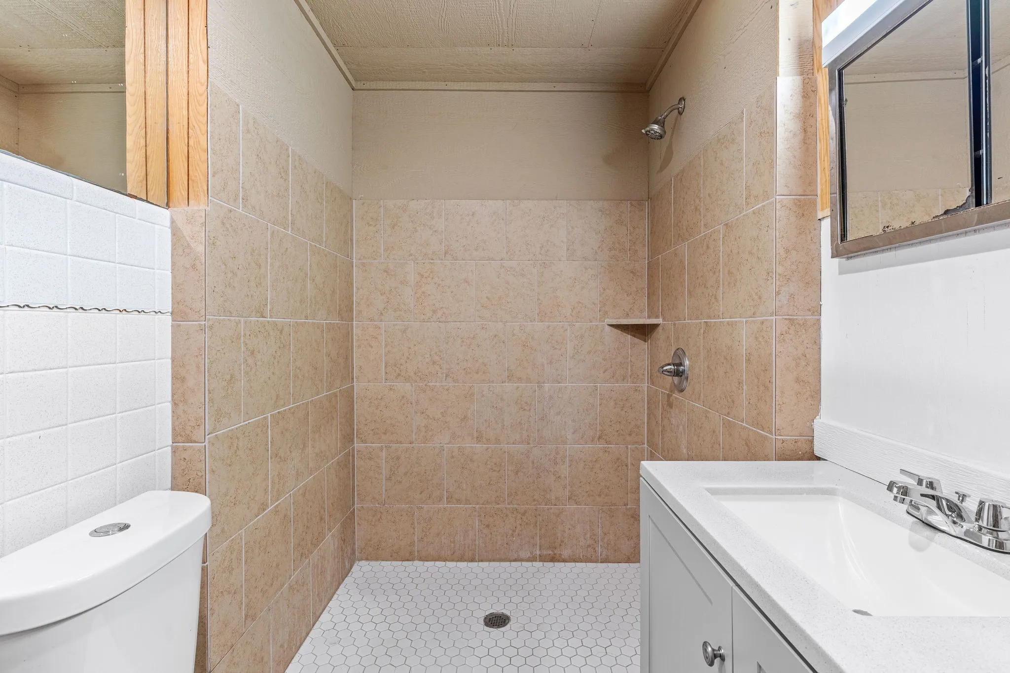 Single Family Residence For Sale in Falls County , 115 N College, Rosebud, Texas 76570, 3 Bedroom, 2 Bathroom, Garage spaces, 1,905 Sqft, built in 1945, mls#21360958, Real Estate Agent in Rosebud, Homes For Sale in Falls county, Homes For Sale in Rosebud, Realtor in Rosebud Texas, Real Estate Brokerage Independent Realty Texas, Luminita Cordes Realtor