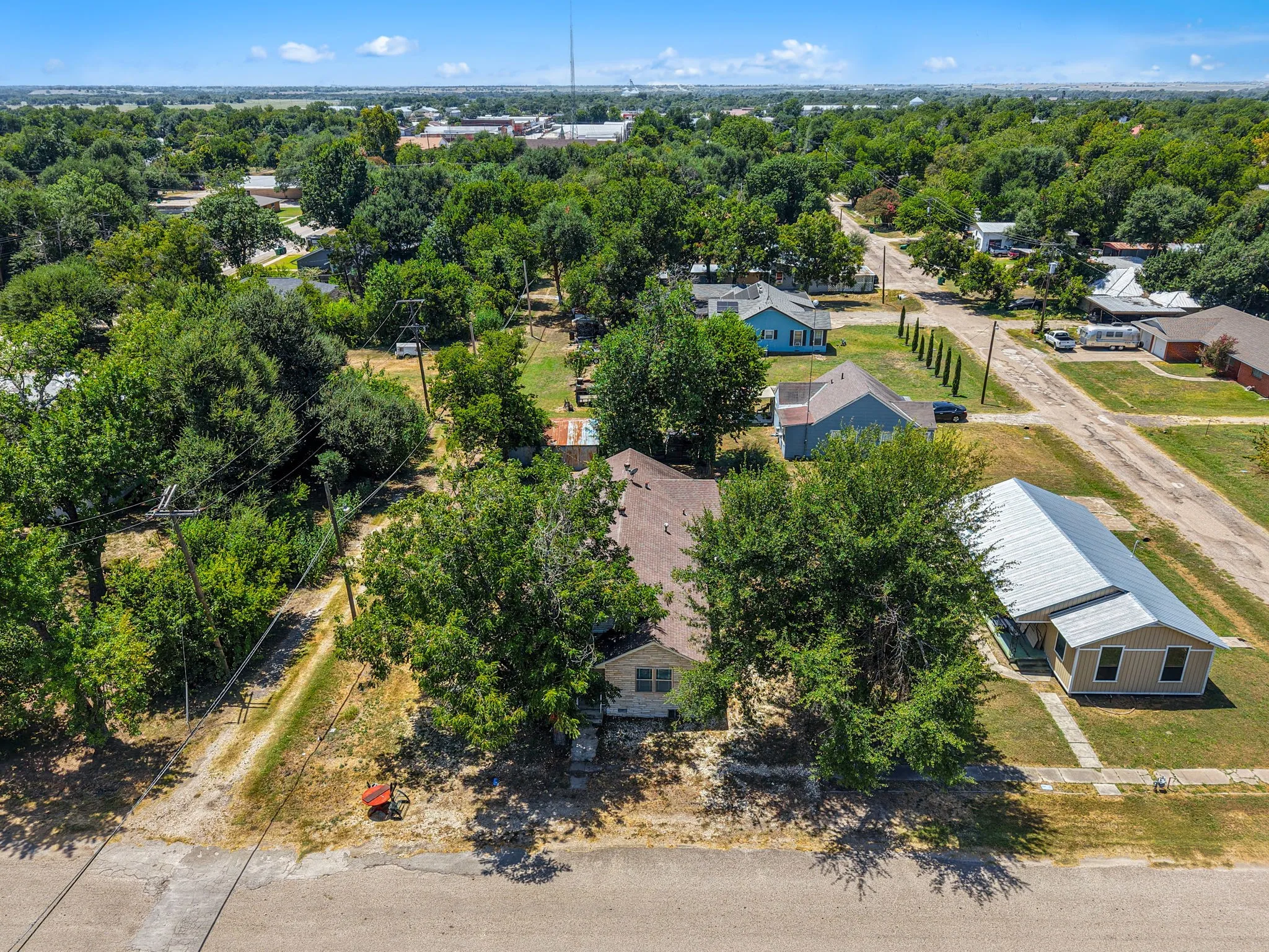 Single Family Residence For Sale in Falls County , 115 N College, Rosebud, Texas 76570, 3 Bedroom, 2 Bathroom, Garage spaces, 1,905 Sqft, built in 1945, mls#21360958, Real Estate Agent in Rosebud, Homes For Sale in Falls county, Homes For Sale in Rosebud, Realtor in Rosebud Texas, Real Estate Brokerage Independent Realty Texas, Luminita Cordes Realtor