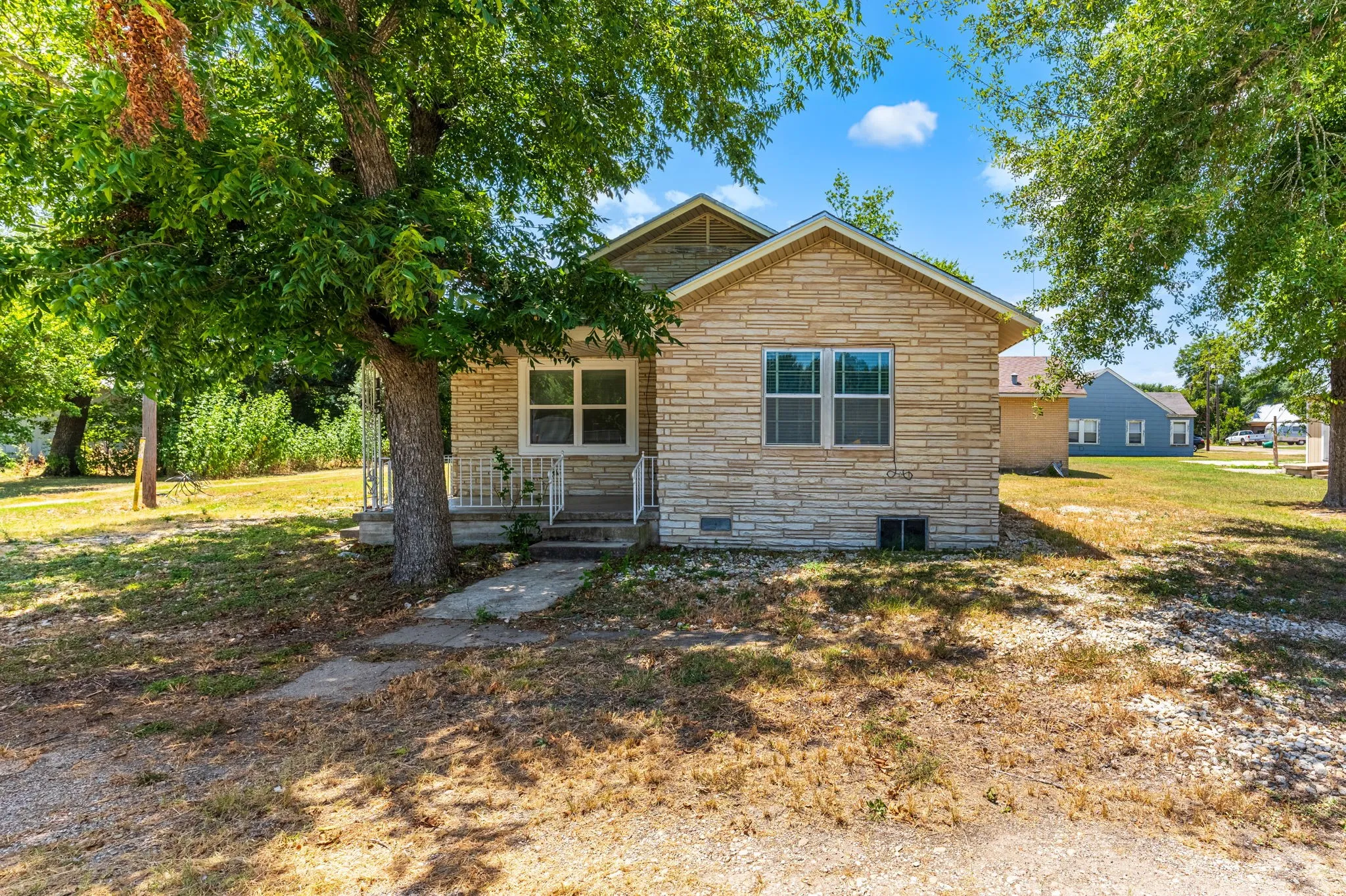 Single Family Residence For Sale in Falls County , 115 N College, Rosebud, Texas 76570, 3 Bedroom, 2 Bathroom, Garage spaces, 1,905 Sqft, built in 1945, mls#21360958, Real Estate Agent in Rosebud, Homes For Sale in Falls county, Homes For Sale in Rosebud, Realtor in Rosebud Texas, Real Estate Brokerage Independent Realty Texas, Luminita Cordes Realtor