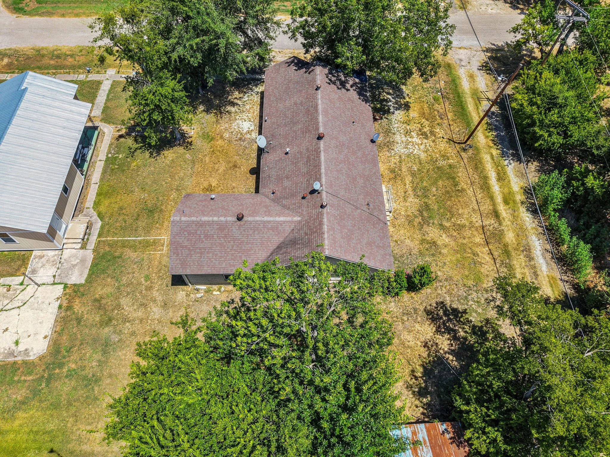 Single Family Residence For Sale in Falls County , 115 N College, Rosebud, Texas 76570, 3 Bedroom, 2 Bathroom, Garage spaces, 1,905 Sqft, built in 1945, mls#21360958, Real Estate Agent in Rosebud, Homes For Sale in Falls county, Homes For Sale in Rosebud, Realtor in Rosebud Texas, Real Estate Brokerage Independent Realty Texas, Luminita Cordes Realtor