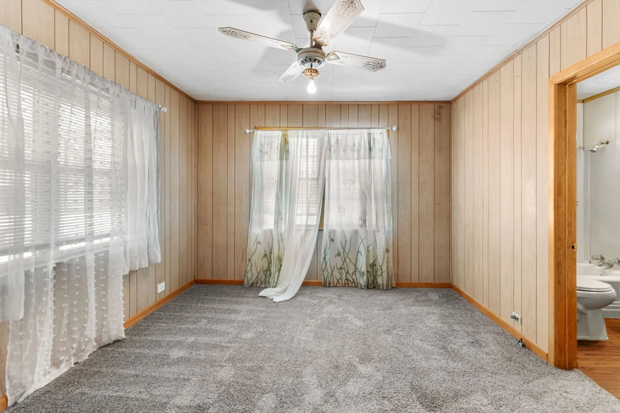 Single Family Residence For Sale in Falls County , 115 N College, Rosebud, Texas 76570, 3 Bedroom, 2 Bathroom, Garage spaces, 1,905 Sqft, built in 1945, mls#21360958, Real Estate Agent in Rosebud, Homes For Sale in Falls county, Homes For Sale in Rosebud, Realtor in Rosebud Texas, Real Estate Brokerage Independent Realty Texas, Luminita Cordes Realtor