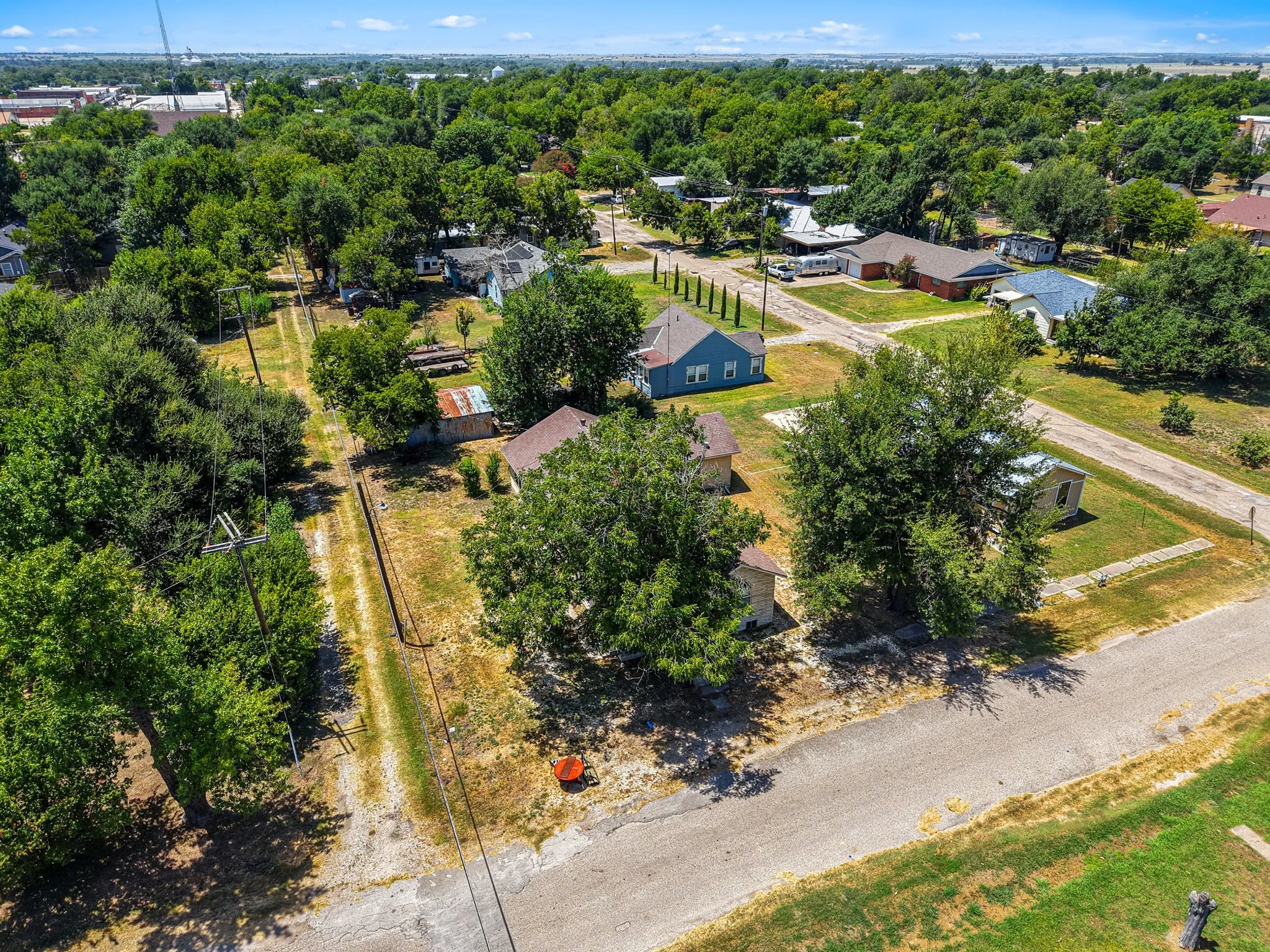 Single Family Residence For Sale in Falls County , 115 N College, Rosebud, Texas 76570, 3 Bedroom, 2 Bathroom, Garage spaces, 1,905 Sqft, built in 1945, mls#21360958, Real Estate Agent in Rosebud, Homes For Sale in Falls county, Homes For Sale in Rosebud, Realtor in Rosebud Texas, Real Estate Brokerage Independent Realty Texas, Luminita Cordes Realtor