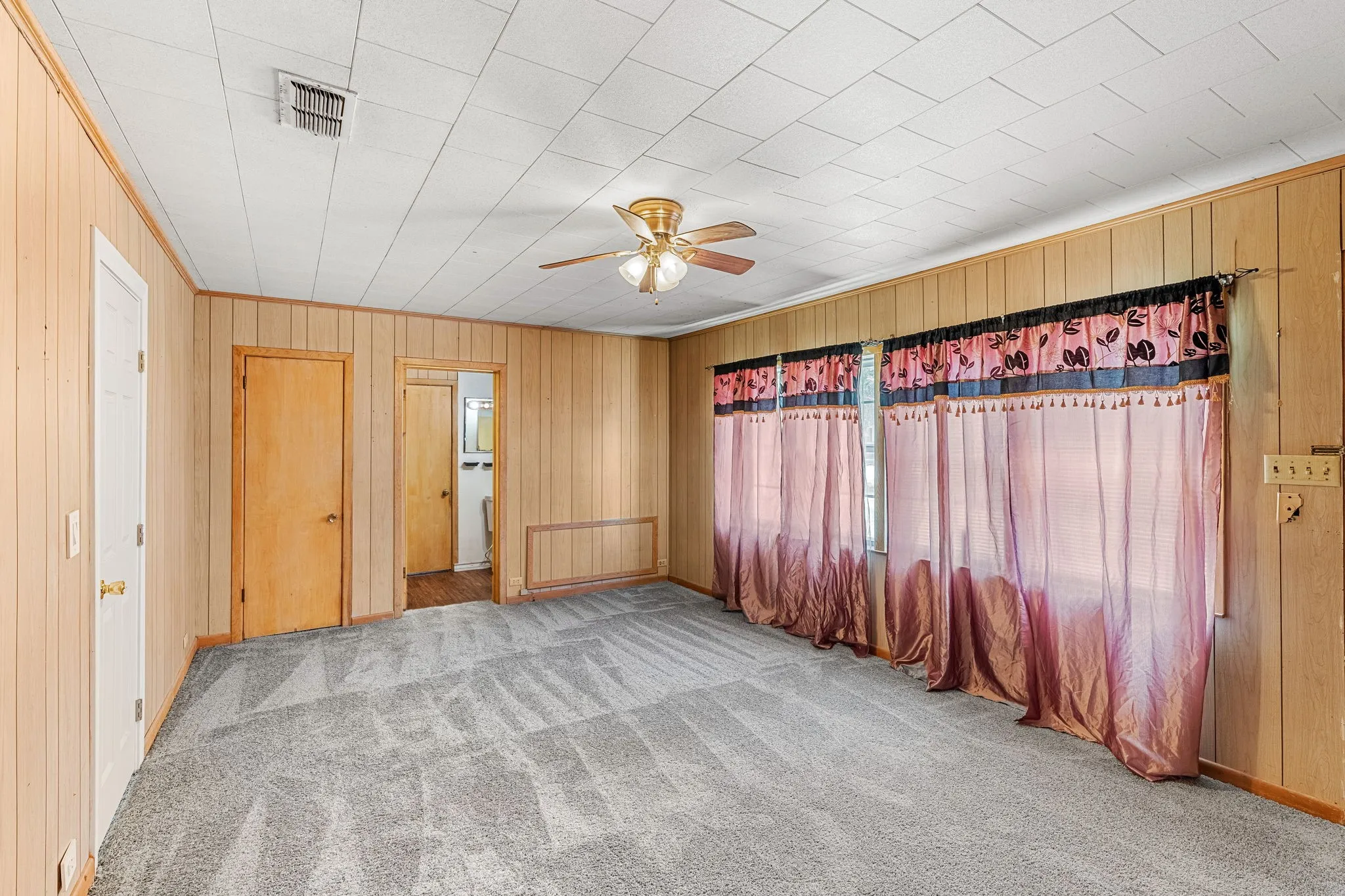 Single Family Residence For Sale in Falls County , 115 N College, Rosebud, Texas 76570, 3 Bedroom, 2 Bathroom, Garage spaces, 1,905 Sqft, built in 1945, mls#21360958, Real Estate Agent in Rosebud, Homes For Sale in Falls county, Homes For Sale in Rosebud, Realtor in Rosebud Texas, Real Estate Brokerage Independent Realty Texas, Luminita Cordes Realtor
