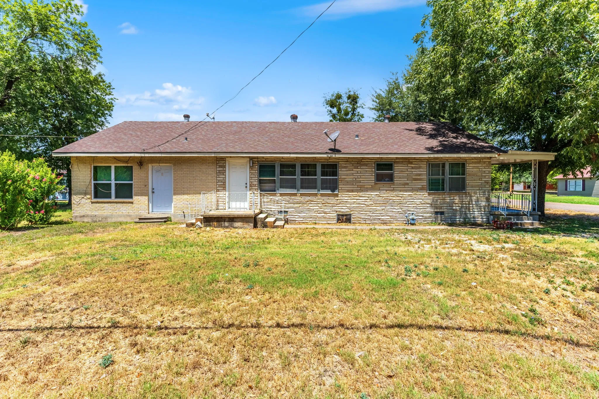 Single Family Residence For Sale in Falls County , 115 N College, Rosebud, Texas 76570, 3 Bedroom, 2 Bathroom, Garage spaces, 1,905 Sqft, built in 1945, mls#21360958, Real Estate Agent in Rosebud, Homes For Sale in Falls county, Homes For Sale in Rosebud, Realtor in Rosebud Texas, Real Estate Brokerage Independent Realty Texas, Luminita Cordes Realtor