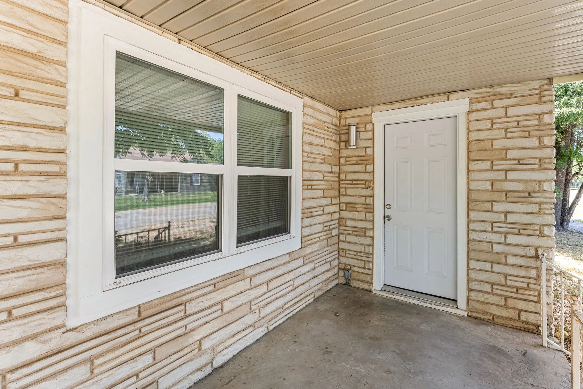 Single Family Residence For Sale in Falls County , 115 N College, Rosebud, Texas 76570, 3 Bedroom, 2 Bathroom, Garage spaces, 1,905 Sqft, built in 1945, mls#21360958, Real Estate Agent in Rosebud, Homes For Sale in Falls county, Homes For Sale in Rosebud, Realtor in Rosebud Texas, Real Estate Brokerage Independent Realty Texas, Luminita Cordes Realtor