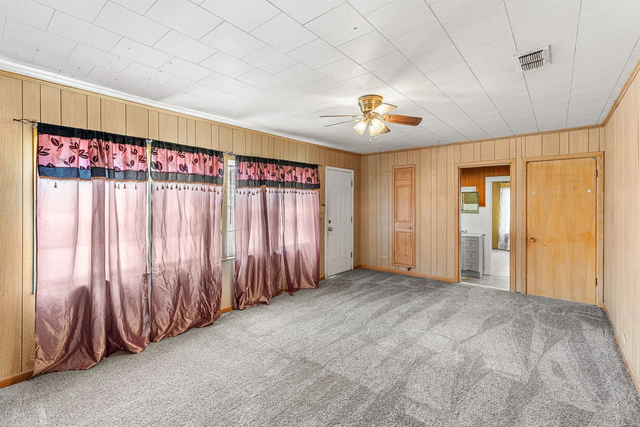 Single Family Residence For Sale in Falls County , 115 N College, Rosebud, Texas 76570, 3 Bedroom, 2 Bathroom, Garage spaces, 1,905 Sqft, built in 1945, mls#21360958, Real Estate Agent in Rosebud, Homes For Sale in Falls county, Homes For Sale in Rosebud, Realtor in Rosebud Texas, Real Estate Brokerage Independent Realty Texas, Luminita Cordes Realtor