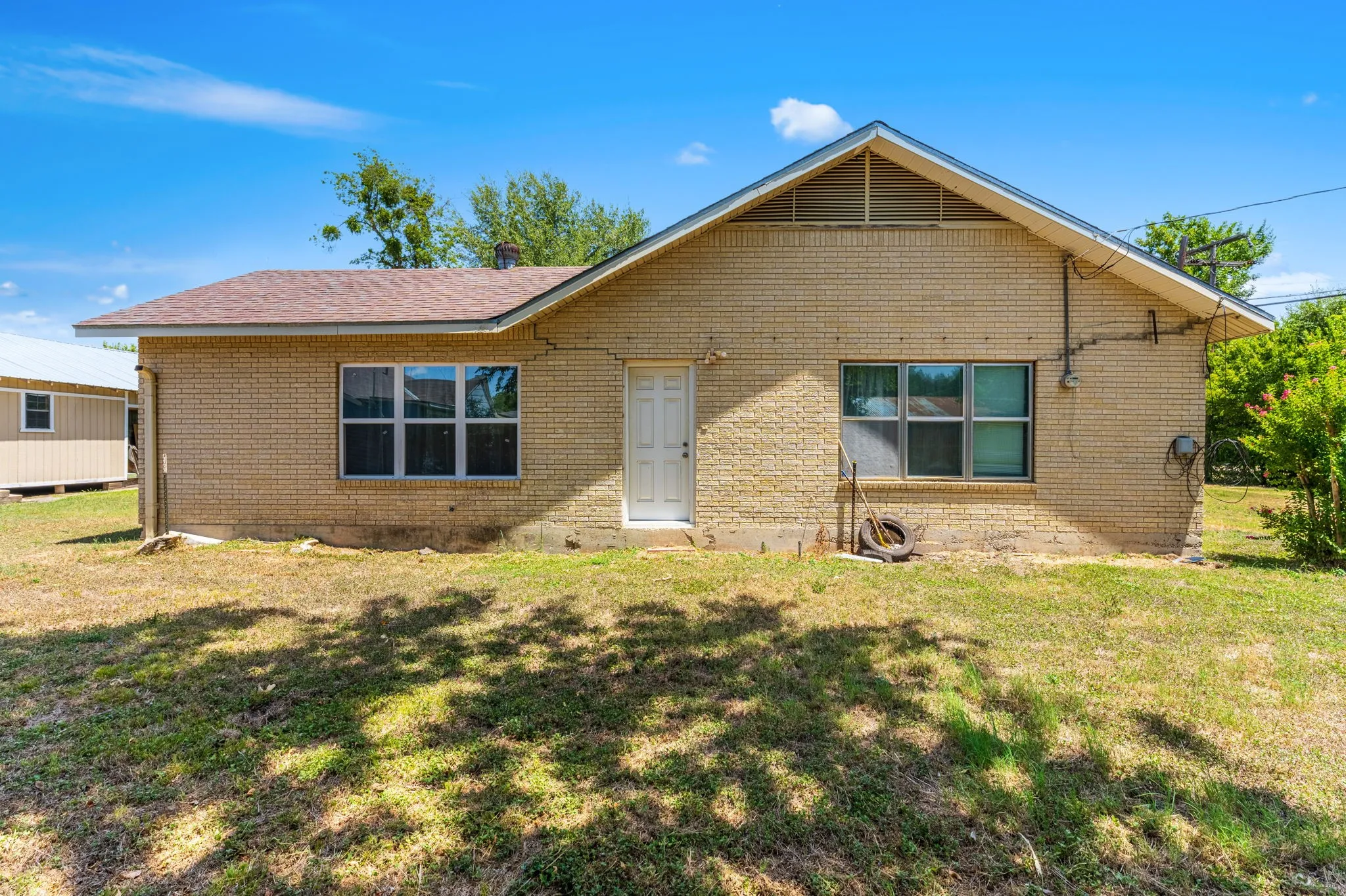 Single Family Residence For Sale in Falls County , 115 N College, Rosebud, Texas 76570, 3 Bedroom, 2 Bathroom, Garage spaces, 1,905 Sqft, built in 1945, mls#21360958, Real Estate Agent in Rosebud, Homes For Sale in Falls county, Homes For Sale in Rosebud, Realtor in Rosebud Texas, Real Estate Brokerage Independent Realty Texas, Luminita Cordes Realtor