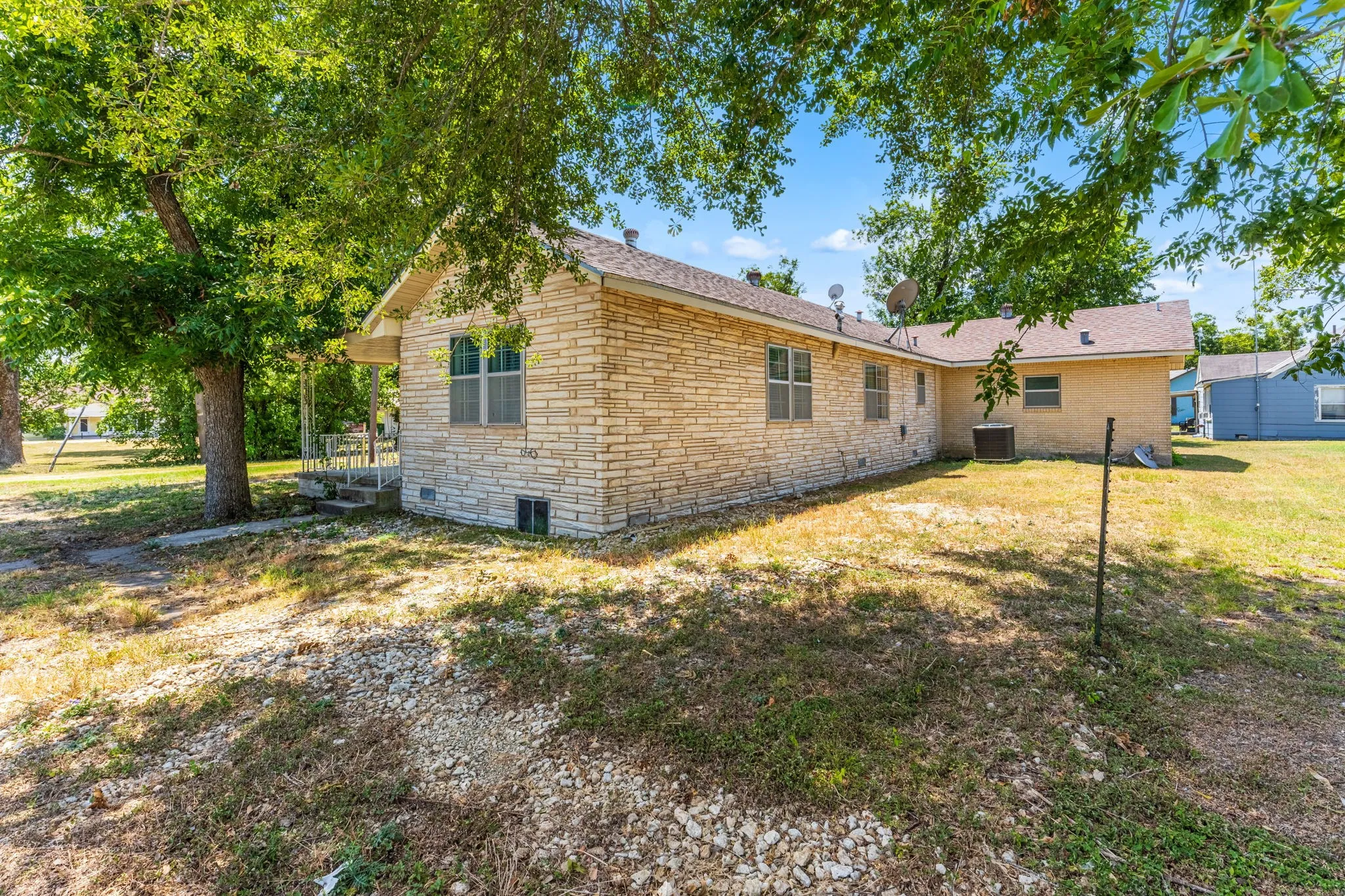 Single Family Residence For Sale in Falls County , 115 N College, Rosebud, Texas 76570, 3 Bedroom, 2 Bathroom, Garage spaces, 1,905 Sqft, built in 1945, mls#21360958, Real Estate Agent in Rosebud, Homes For Sale in Falls county, Homes For Sale in Rosebud, Realtor in Rosebud Texas, Real Estate Brokerage Independent Realty Texas, Luminita Cordes Realtor