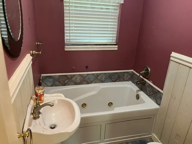 Single Family Residence For Rent in Tarrant County , 406 S Main Street, Euless, Texas 76040, 2 Bedroom, 2 Bathroom, Garage spaces, 1,495 Sqft, built in 1960, mls#21361939, Real Estate Agent in Euless, Homes For Rent in Tarrant county, Homes For Rent in Euless, Realtor in Euless Texas, Real Estate Brokerage Independent Realty Texas, Luminita Cordes Realtor