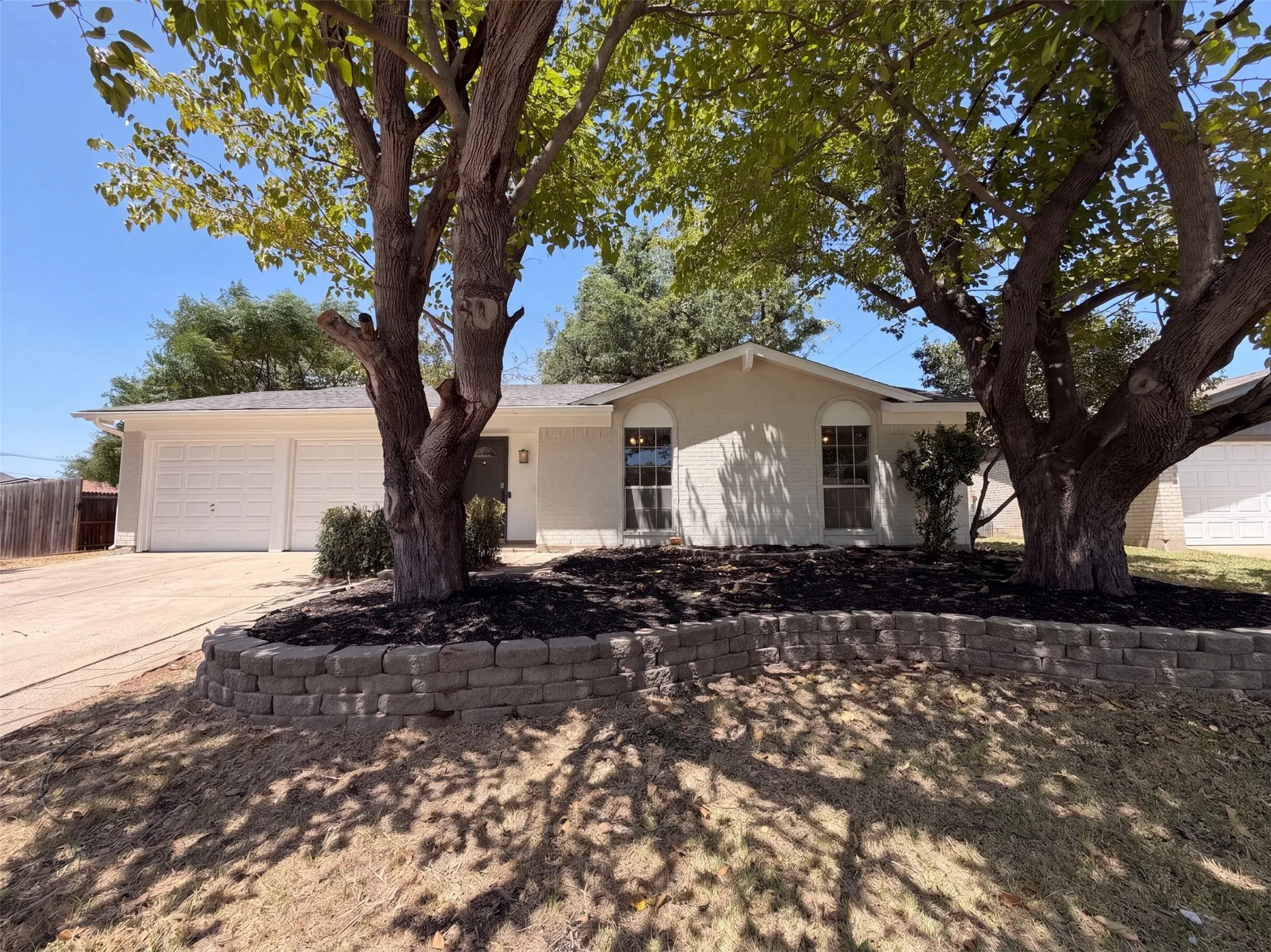 Single Family Residence For Sale in Tarrant County , 6601 Oaklawn Drive, Watauga, Texas 76148, 3 Bedroom, 2 Bathroom, 2 Garage spaces, 1,288 Sqft, built in 1973, mls#21362003, Real Estate Agent in Watauga, Homes For Sale in Tarrant county, Homes For Sale in Watauga, Realtor in Watauga Texas, Real Estate Brokerage Independent Realty Texas, Luminita Cordes Realtor