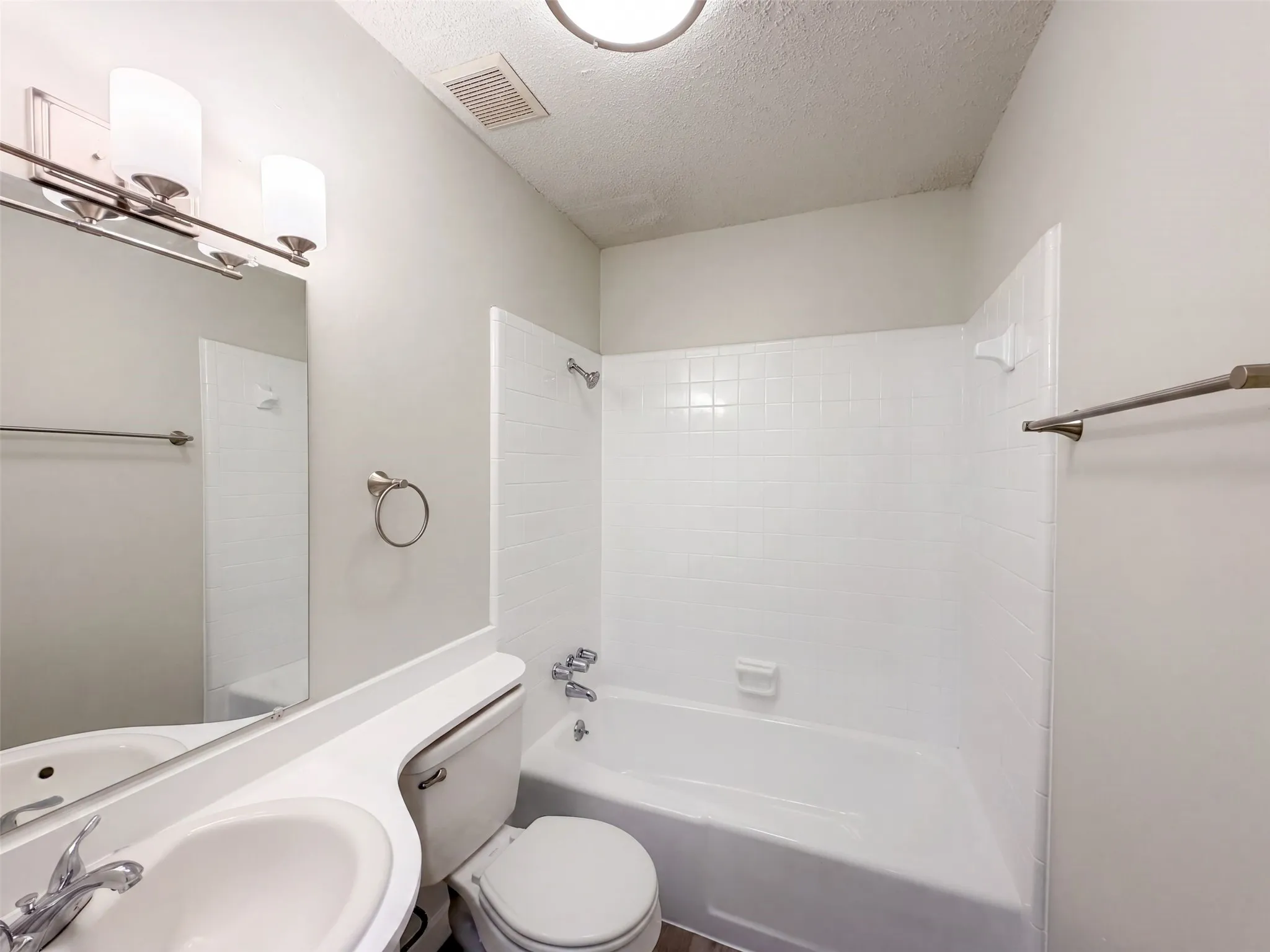 Single Family Residence For Sale in Tarrant County , 6601 Oaklawn Drive, Watauga, Texas 76148, 3 Bedroom, 2 Bathroom, 2 Garage spaces, 1,288 Sqft, built in 1973, mls#21362003, Real Estate Agent in Watauga, Homes For Sale in Tarrant county, Homes For Sale in Watauga, Realtor in Watauga Texas, Real Estate Brokerage Independent Realty Texas, Luminita Cordes Realtor