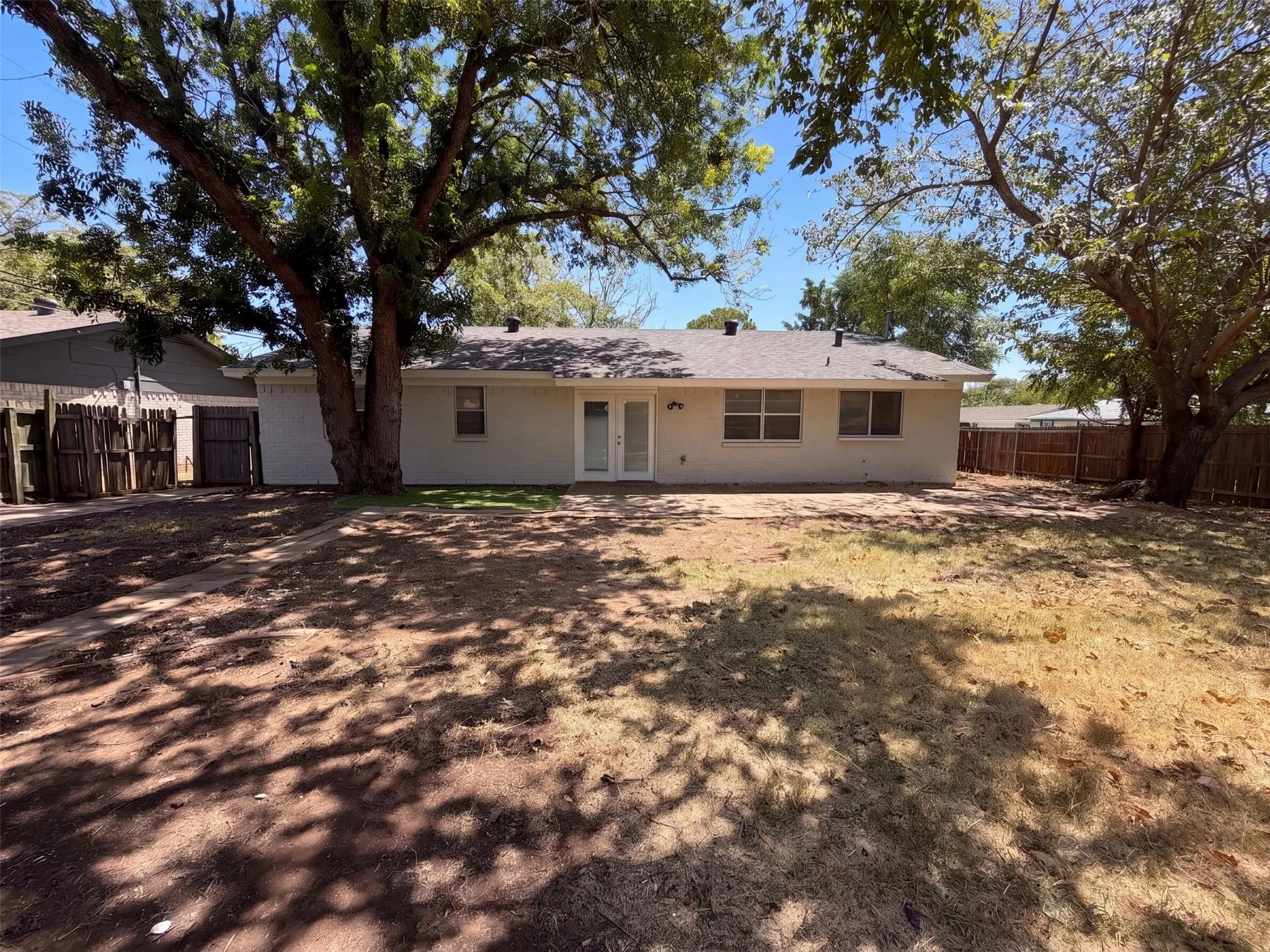 Single Family Residence For Sale in Tarrant County , 6601 Oaklawn Drive, Watauga, Texas 76148, 3 Bedroom, 2 Bathroom, 2 Garage spaces, 1,288 Sqft, built in 1973, mls#21362003, Real Estate Agent in Watauga, Homes For Sale in Tarrant county, Homes For Sale in Watauga, Realtor in Watauga Texas, Real Estate Brokerage Independent Realty Texas, Luminita Cordes Realtor