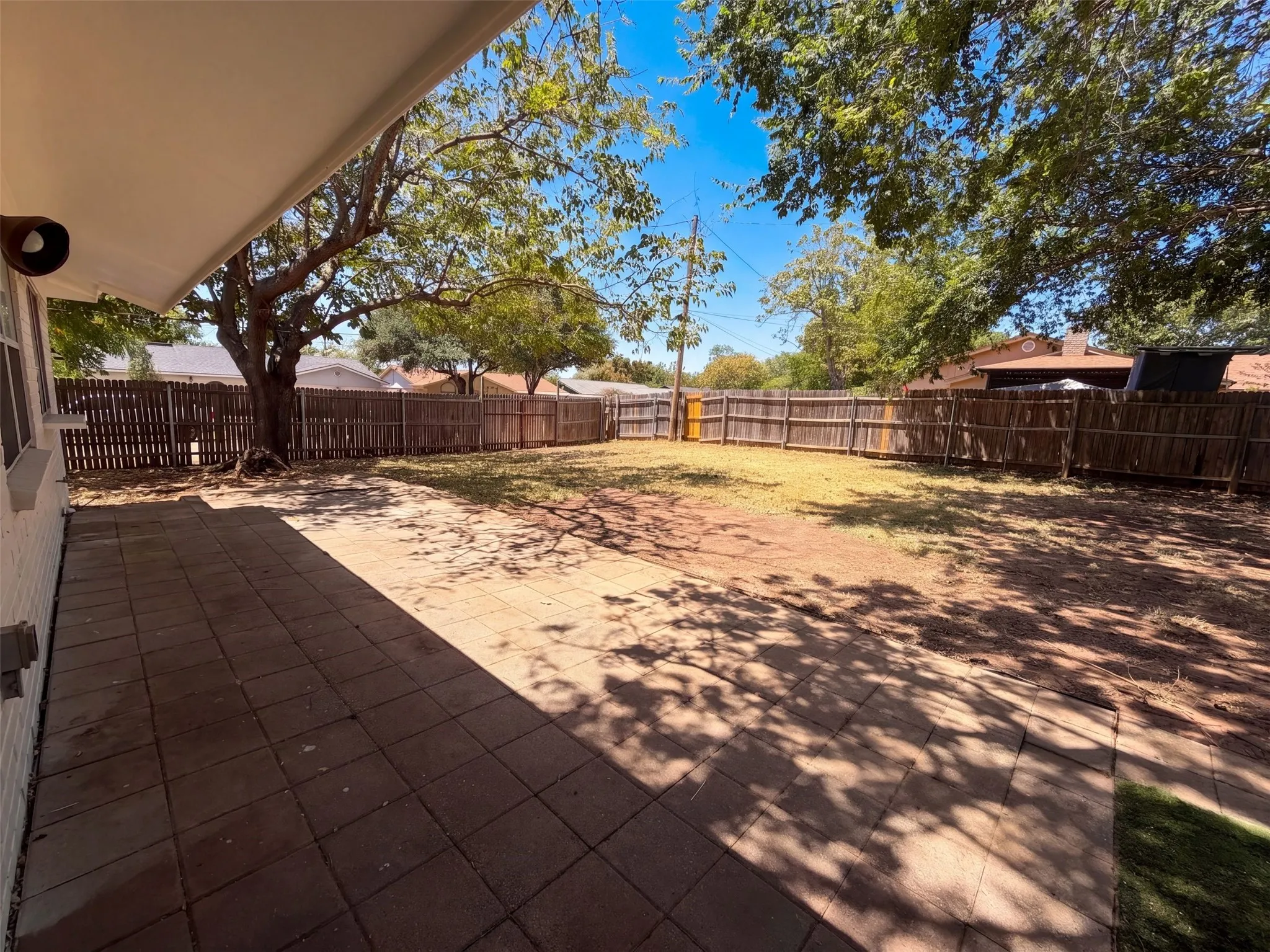 Single Family Residence For Sale in Tarrant County , 6601 Oaklawn Drive, Watauga, Texas 76148, 3 Bedroom, 2 Bathroom, 2 Garage spaces, 1,288 Sqft, built in 1973, mls#21362003, Real Estate Agent in Watauga, Homes For Sale in Tarrant county, Homes For Sale in Watauga, Realtor in Watauga Texas, Real Estate Brokerage Independent Realty Texas, Luminita Cordes Realtor
