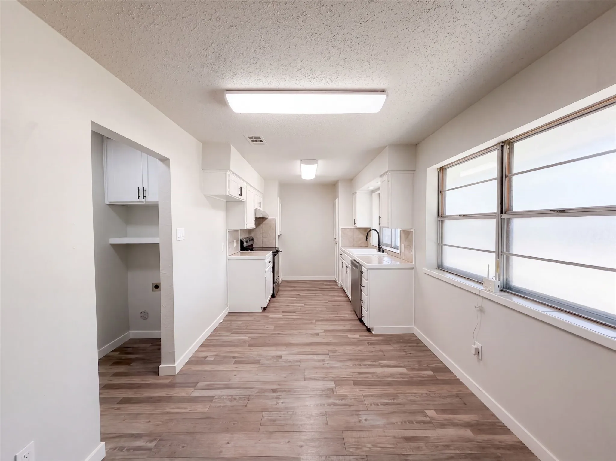 Single Family Residence For Sale in Tarrant County , 6601 Oaklawn Drive, Watauga, Texas 76148, 3 Bedroom, 2 Bathroom, 2 Garage spaces, 1,288 Sqft, built in 1973, mls#21362003, Real Estate Agent in Watauga, Homes For Sale in Tarrant county, Homes For Sale in Watauga, Realtor in Watauga Texas, Real Estate Brokerage Independent Realty Texas, Luminita Cordes Realtor