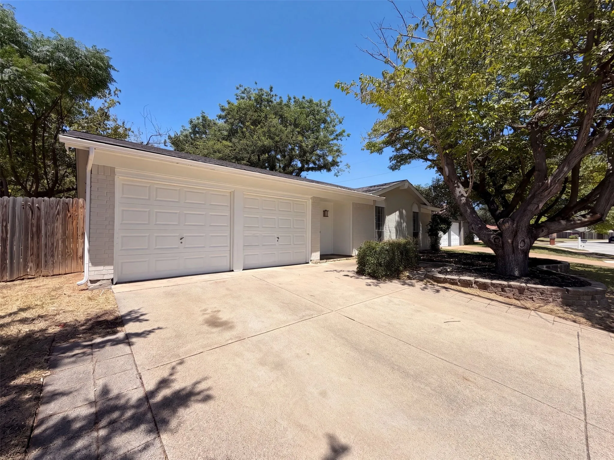 Single Family Residence For Sale in Tarrant County , 6601 Oaklawn Drive, Watauga, Texas 76148, 3 Bedroom, 2 Bathroom, 2 Garage spaces, 1,288 Sqft, built in 1973, mls#21362003, Real Estate Agent in Watauga, Homes For Sale in Tarrant county, Homes For Sale in Watauga, Realtor in Watauga Texas, Real Estate Brokerage Independent Realty Texas, Luminita Cordes Realtor