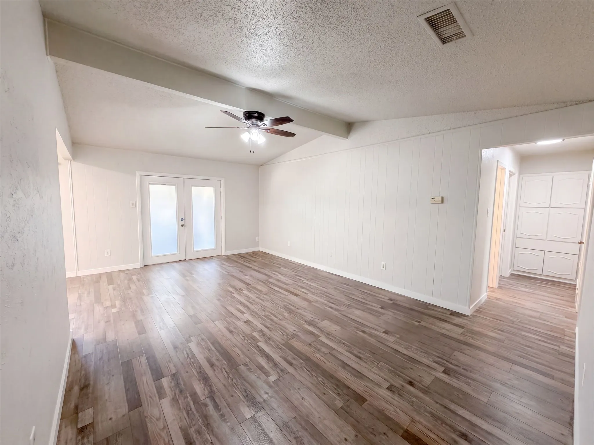 Single Family Residence For Sale in Tarrant County , 6601 Oaklawn Drive, Watauga, Texas 76148, 3 Bedroom, 2 Bathroom, 2 Garage spaces, 1,288 Sqft, built in 1973, mls#21362003, Real Estate Agent in Watauga, Homes For Sale in Tarrant county, Homes For Sale in Watauga, Realtor in Watauga Texas, Real Estate Brokerage Independent Realty Texas, Luminita Cordes Realtor