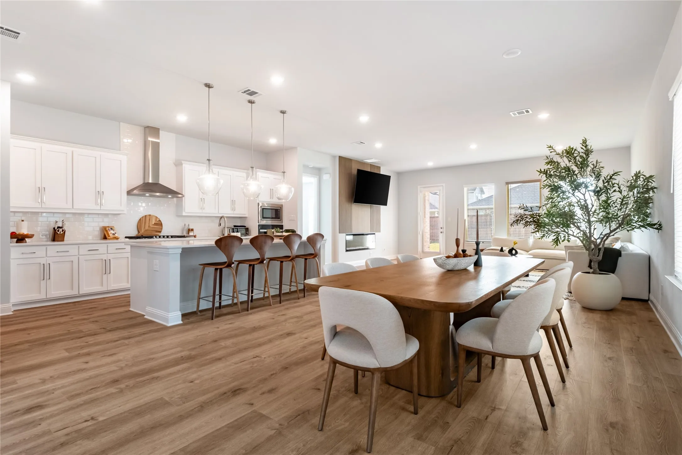 Single Family Residence For Rent in Dallas County , 2207 Santa Monica Drive, Rowlett, Texas 75088, 4 Bedroom, 4 Bathroom, 2 Garage spaces, 3,154 Sqft, built in 2023, mls#21361687, Real Estate Agent in Rowlett, Homes For Rent in Dallas county, Homes For Rent in Rowlett, Realtor in Rowlett Texas, Real Estate Brokerage Independent Realty Texas, Luminita Cordes Realtor