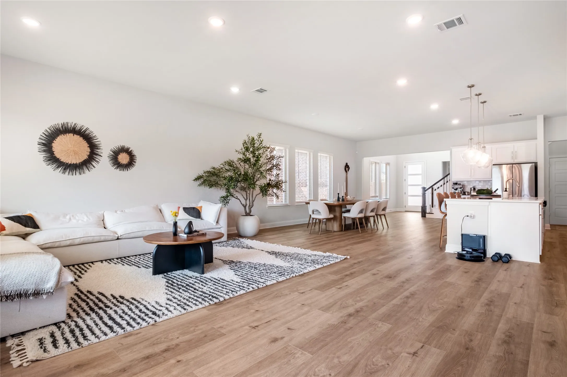 Single Family Residence For Rent in Dallas County , 2207 Santa Monica Drive, Rowlett, Texas 75088, 4 Bedroom, 4 Bathroom, 2 Garage spaces, 3,154 Sqft, built in 2023, mls#21361687, Real Estate Agent in Rowlett, Homes For Rent in Dallas county, Homes For Rent in Rowlett, Realtor in Rowlett Texas, Real Estate Brokerage Independent Realty Texas, Luminita Cordes Realtor