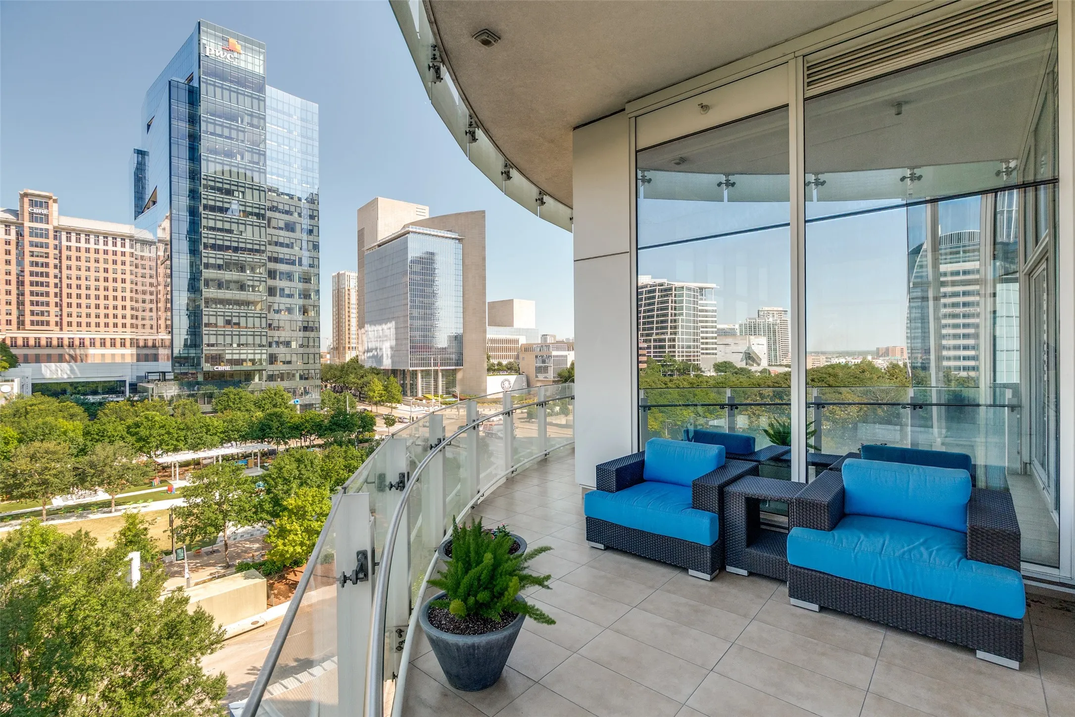Condominium For Sale in Dallas County , 1918 Olive Street 401, Dallas, Texas 75201, 2 Bedroom, 3 Bathroom, 3 Garage spaces, 4,252 Sqft, built in 2012, mls#21349781, Real Estate Agent in Dallas, Homes For Sale in Dallas county, Homes For Sale in Dallas, Realtor in Dallas Texas, Real Estate Brokerage Independent Realty Texas, Luminita Cordes Realtor