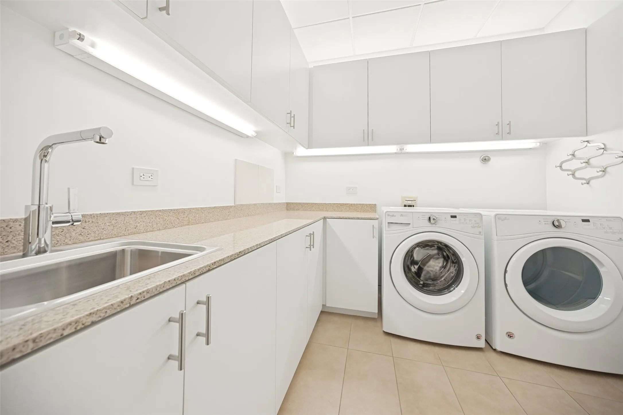 Condominium For Sale in Dallas County , 1918 Olive Street 401, Dallas, Texas 75201, 2 Bedroom, 3 Bathroom, 3 Garage spaces, 4,252 Sqft, built in 2012, mls#21349781, Real Estate Agent in Dallas, Homes For Sale in Dallas county, Homes For Sale in Dallas, Realtor in Dallas Texas, Real Estate Brokerage Independent Realty Texas, Luminita Cordes Realtor