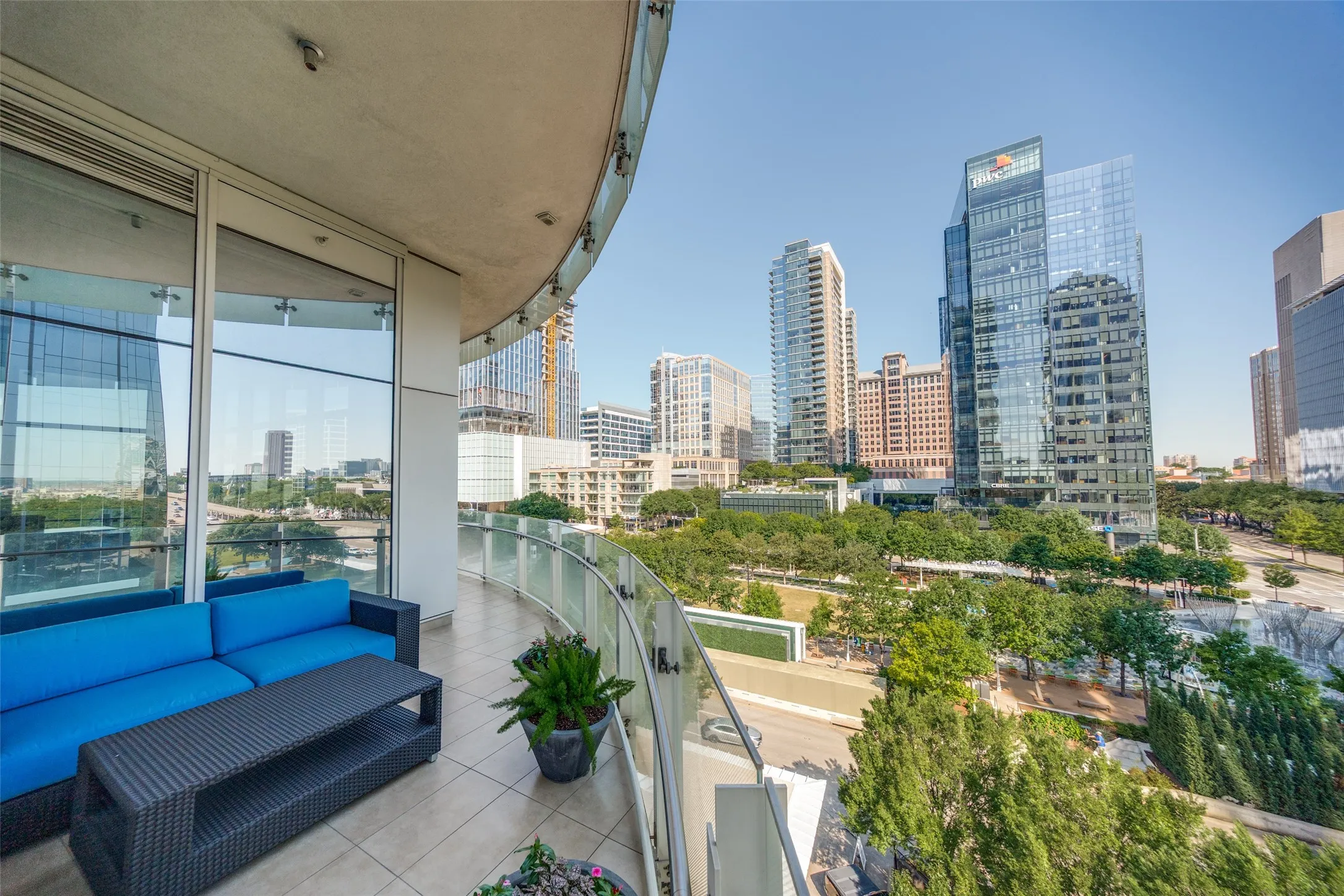 Condominium For Sale in Dallas County , 1918 Olive Street 401, Dallas, Texas 75201, 2 Bedroom, 3 Bathroom, 3 Garage spaces, 4,252 Sqft, built in 2012, mls#21349781, Real Estate Agent in Dallas, Homes For Sale in Dallas county, Homes For Sale in Dallas, Realtor in Dallas Texas, Real Estate Brokerage Independent Realty Texas, Luminita Cordes Realtor