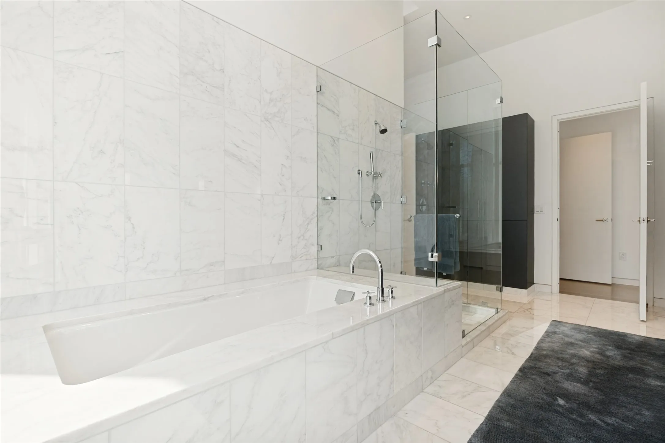 Condominium For Sale in Dallas County , 1918 Olive Street 401, Dallas, Texas 75201, 2 Bedroom, 3 Bathroom, 3 Garage spaces, 4,252 Sqft, built in 2012, mls#21349781, Real Estate Agent in Dallas, Homes For Sale in Dallas county, Homes For Sale in Dallas, Realtor in Dallas Texas, Real Estate Brokerage Independent Realty Texas, Luminita Cordes Realtor
