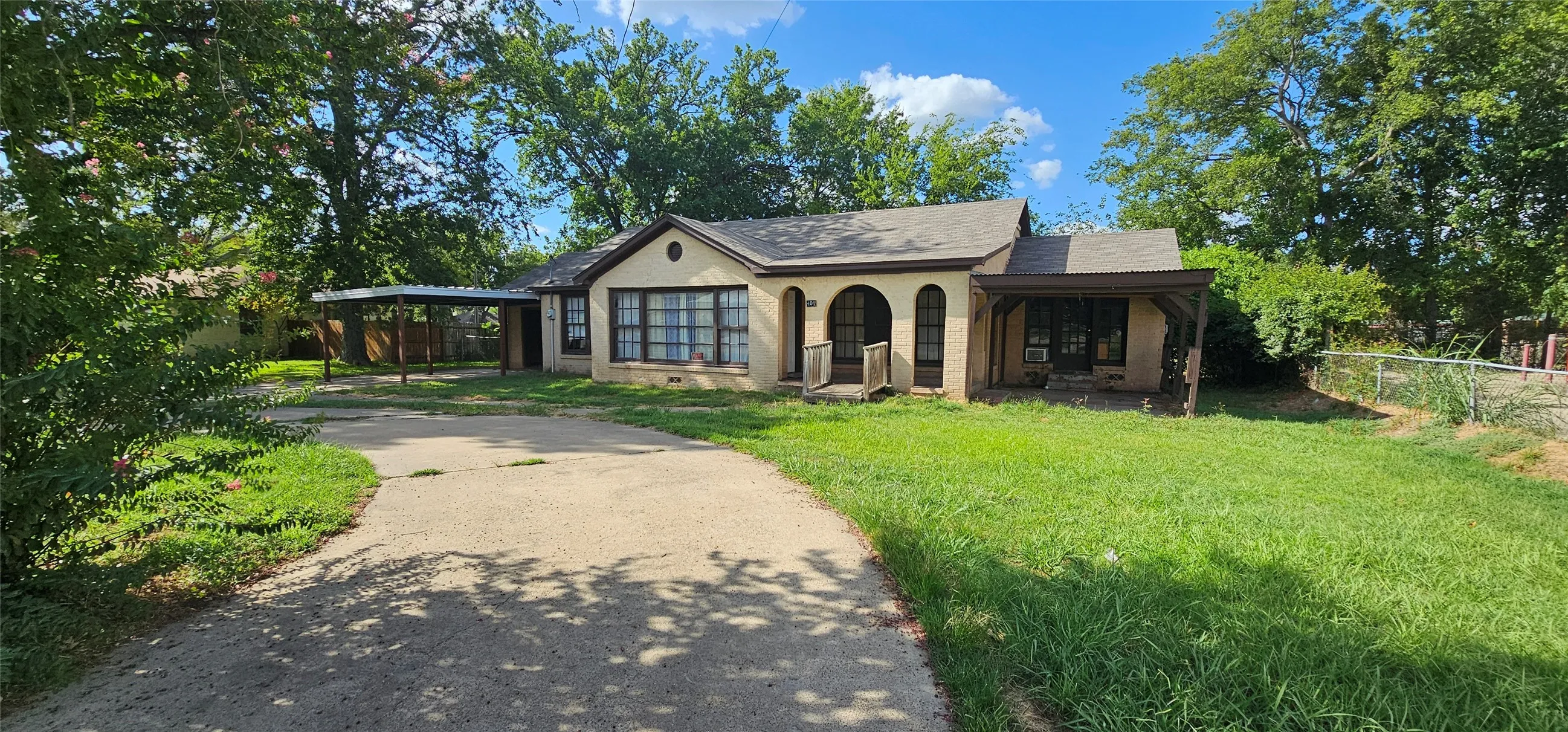 Business For Sale in Van Zandt County , 401 E Pine Street, Edgewood, Texas 75117, 0, 0, Garage spaces, 0 Sqft, built in 1947, mls#21361266, Real Estate Agent in Edgewood, Homes For Sale in Van Zandt county, Homes For Sale in Edgewood, Realtor in Edgewood Texas, Real Estate Brokerage Independent Realty Texas, Luminita Cordes Realtor