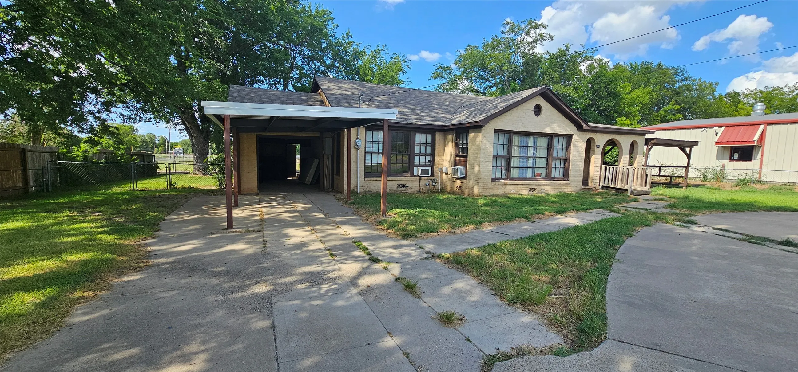 Business For Sale in Van Zandt County , 401 E Pine Street, Edgewood, Texas 75117, 0, 0, Garage spaces, 0 Sqft, built in 1947, mls#21361266, Real Estate Agent in Edgewood, Homes For Sale in Van Zandt county, Homes For Sale in Edgewood, Realtor in Edgewood Texas, Real Estate Brokerage Independent Realty Texas, Luminita Cordes Realtor