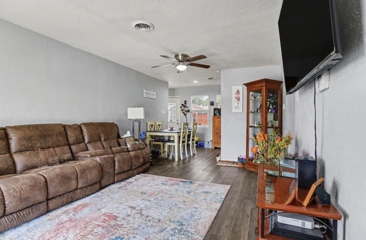 Single Family Residence For Sale in Dallas County , 4760 Salem Drive, Mesquite, Texas 75150, 4 Bedroom, 2 Bathroom, Garage spaces, 1,348 Sqft, built in 1958, mls#21355281, Real Estate Agent in Mesquite, Homes For Sale in Dallas county, Homes For Sale in Mesquite, Realtor in Mesquite Texas, Real Estate Brokerage Independent Realty Texas, Luminita Cordes Realtor