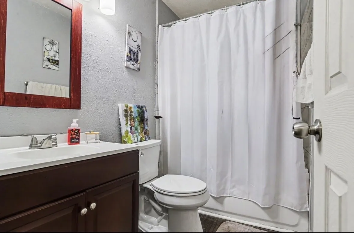 Full Bathroom
