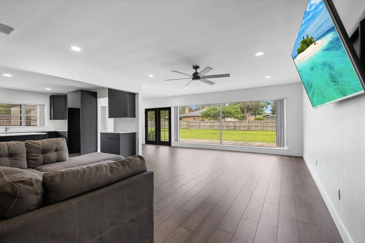 Single Family Residence For Sale in Gregg County , 1007 Lincoln Drive, Longview, Texas 75604, 4 Bedroom, 3 Bathroom, 2 Garage spaces, 3,000 Sqft, built in 1958, Price $390,900, mls#21360755, Real Estate Agent in Longview, Homes For Sale in Gregg county, Homes For Sale in Longview, Realtor in Longview Texas, Real Estate Brokerage Independent Realty Texas, Luminita Cordes Realtor