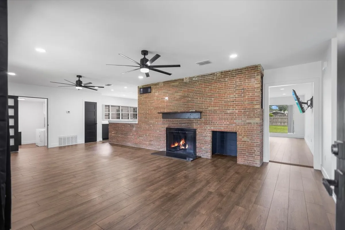 Single Family Residence For Sale in Gregg County , 1007 Lincoln Drive, Longview, Texas 75604, 4 Bedroom, 3 Bathroom, 2 Garage spaces, 3,000 Sqft, built in 1958, Price $390,900, mls#21360755, Real Estate Agent in Longview, Homes For Sale in Gregg county, Homes For Sale in Longview, Realtor in Longview Texas, Real Estate Brokerage Independent Realty Texas, Luminita Cordes Realtor