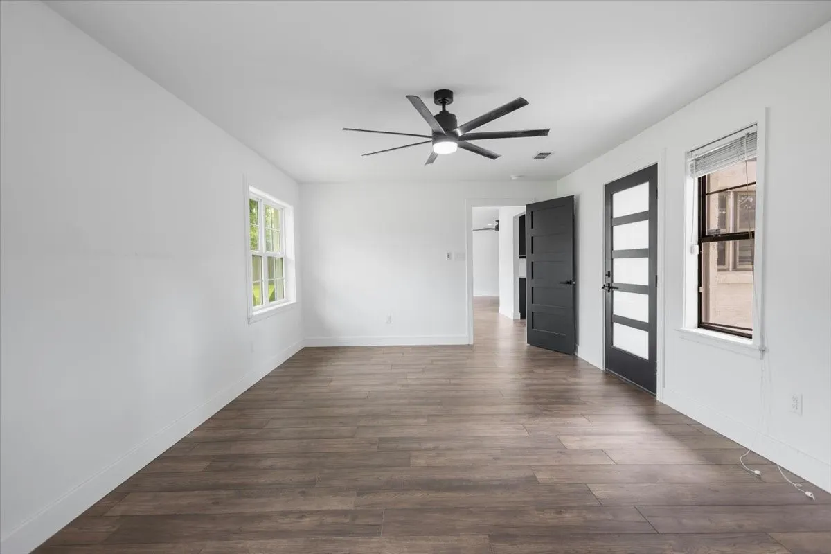 Single Family Residence For Sale in Gregg County , 1007 Lincoln Drive, Longview, Texas 75604, 4 Bedroom, 3 Bathroom, 2 Garage spaces, 3,000 Sqft, built in 1958, Price $390,900, mls#21360755, Real Estate Agent in Longview, Homes For Sale in Gregg county, Homes For Sale in Longview, Realtor in Longview Texas, Real Estate Brokerage Independent Realty Texas, Luminita Cordes Realtor