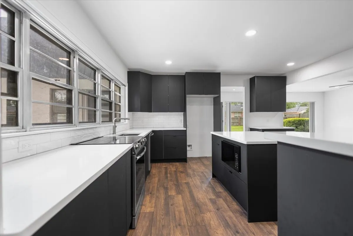 Single Family Residence For Sale in Gregg County , 1007 Lincoln Drive, Longview, Texas 75604, 4 Bedroom, 3 Bathroom, 2 Garage spaces, 3,000 Sqft, built in 1958, Price $390,900, mls#21360755, Real Estate Agent in Longview, Homes For Sale in Gregg county, Homes For Sale in Longview, Realtor in Longview Texas, Real Estate Brokerage Independent Realty Texas, Luminita Cordes Realtor