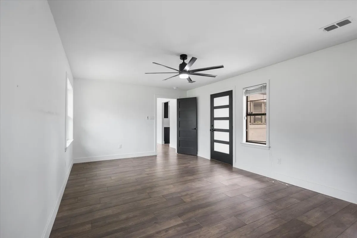 Single Family Residence For Sale in Gregg County , 1007 Lincoln Drive, Longview, Texas 75604, 4 Bedroom, 3 Bathroom, 2 Garage spaces, 3,000 Sqft, built in 1958, Price $390,900, mls#21360755, Real Estate Agent in Longview, Homes For Sale in Gregg county, Homes For Sale in Longview, Realtor in Longview Texas, Real Estate Brokerage Independent Realty Texas, Luminita Cordes Realtor