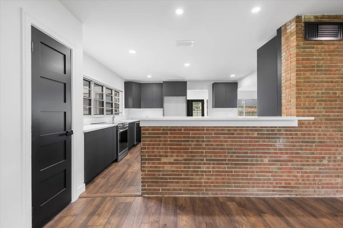 Single Family Residence For Sale in Gregg County , 1007 Lincoln Drive, Longview, Texas 75604, 4 Bedroom, 3 Bathroom, 2 Garage spaces, 3,000 Sqft, built in 1958, Price $390,900, mls#21360755, Real Estate Agent in Longview, Homes For Sale in Gregg county, Homes For Sale in Longview, Realtor in Longview Texas, Real Estate Brokerage Independent Realty Texas, Luminita Cordes Realtor