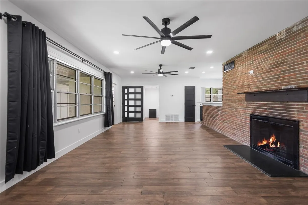 Single Family Residence For Sale in Gregg County , 1007 Lincoln Drive, Longview, Texas 75604, 4 Bedroom, 3 Bathroom, 2 Garage spaces, 3,000 Sqft, built in 1958, Price $390,900, mls#21360755, Real Estate Agent in Longview, Homes For Sale in Gregg county, Homes For Sale in Longview, Realtor in Longview Texas, Real Estate Brokerage Independent Realty Texas, Luminita Cordes Realtor