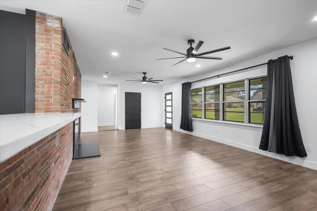 Single Family Residence For Sale in Gregg County , 1007 Lincoln Drive, Longview, Texas 75604, 4 Bedroom, 3 Bathroom, 2 Garage spaces, 3,000 Sqft, built in 1958, Price $390,900, mls#21360755, Real Estate Agent in Longview, Homes For Sale in Gregg county, Homes For Sale in Longview, Realtor in Longview Texas, Real Estate Brokerage Independent Realty Texas, Luminita Cordes Realtor