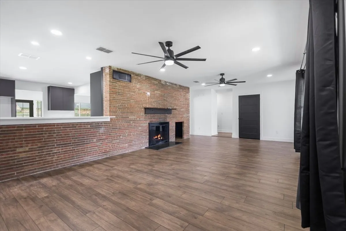 Single Family Residence For Sale in Gregg County , 1007 Lincoln Drive, Longview, Texas 75604, 4 Bedroom, 3 Bathroom, 2 Garage spaces, 3,000 Sqft, built in 1958, Price $390,900, mls#21360755, Real Estate Agent in Longview, Homes For Sale in Gregg county, Homes For Sale in Longview, Realtor in Longview Texas, Real Estate Brokerage Independent Realty Texas, Luminita Cordes Realtor