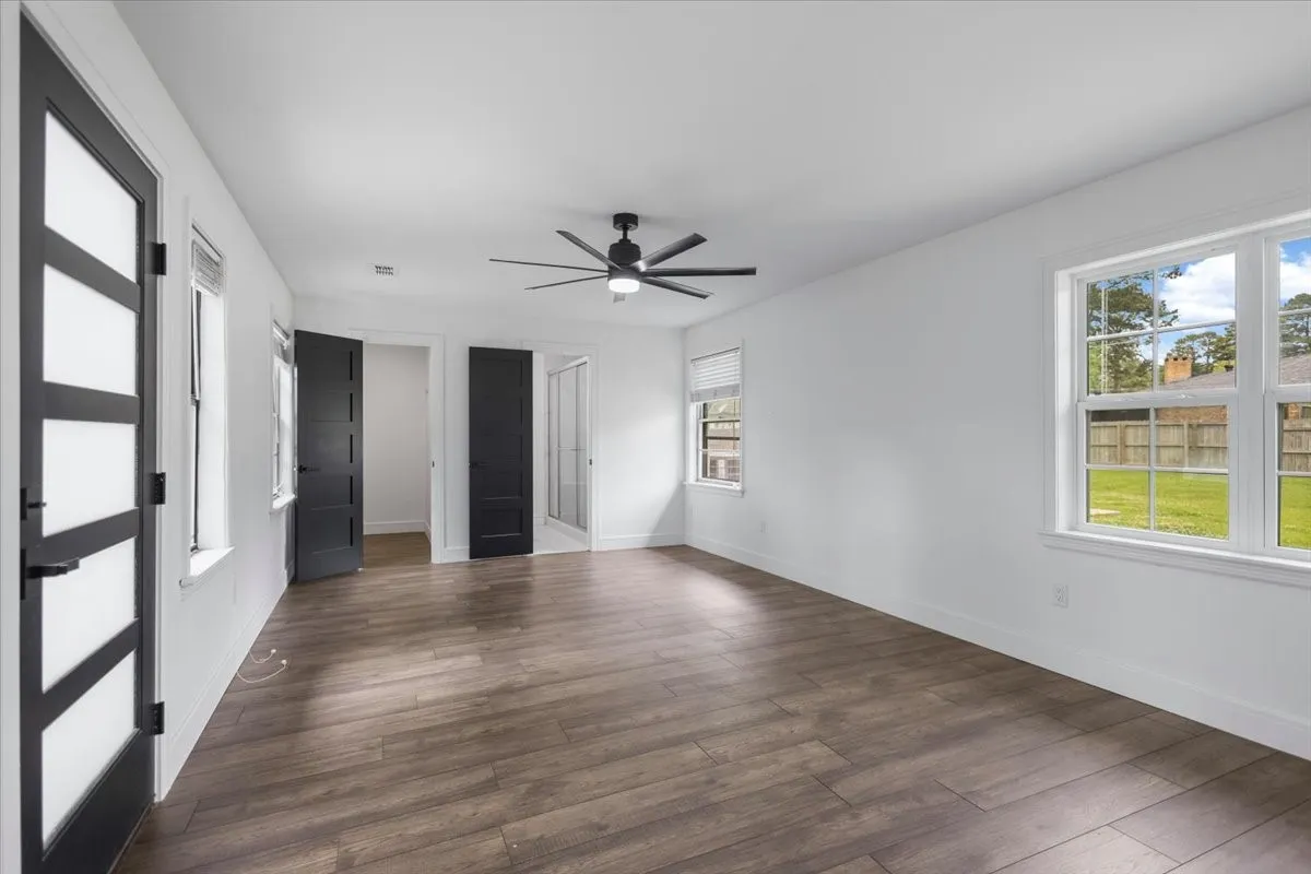 Single Family Residence For Sale in Gregg County , 1007 Lincoln Drive, Longview, Texas 75604, 4 Bedroom, 3 Bathroom, 2 Garage spaces, 3,000 Sqft, built in 1958, Price $390,900, mls#21360755, Real Estate Agent in Longview, Homes For Sale in Gregg county, Homes For Sale in Longview, Realtor in Longview Texas, Real Estate Brokerage Independent Realty Texas, Luminita Cordes Realtor