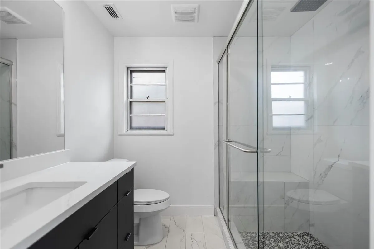 Single Family Residence For Sale in Gregg County , 1007 Lincoln Drive, Longview, Texas 75604, 4 Bedroom, 3 Bathroom, 2 Garage spaces, 3,000 Sqft, built in 1958, Price $390,900, mls#21360755, Real Estate Agent in Longview, Homes For Sale in Gregg county, Homes For Sale in Longview, Realtor in Longview Texas, Real Estate Brokerage Independent Realty Texas, Luminita Cordes Realtor