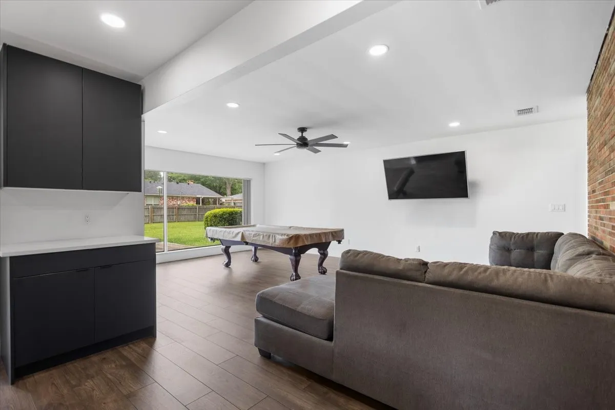 Single Family Residence For Sale in Gregg County , 1007 Lincoln Drive, Longview, Texas 75604, 4 Bedroom, 3 Bathroom, 2 Garage spaces, 3,000 Sqft, built in 1958, Price $390,900, mls#21360755, Real Estate Agent in Longview, Homes For Sale in Gregg county, Homes For Sale in Longview, Realtor in Longview Texas, Real Estate Brokerage Independent Realty Texas, Luminita Cordes Realtor
