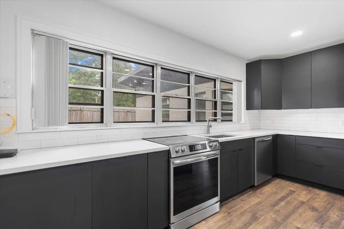 Single Family Residence For Sale in Gregg County , 1007 Lincoln Drive, Longview, Texas 75604, 4 Bedroom, 3 Bathroom, 2 Garage spaces, 3,000 Sqft, built in 1958, Price $390,900, mls#21360755, Real Estate Agent in Longview, Homes For Sale in Gregg county, Homes For Sale in Longview, Realtor in Longview Texas, Real Estate Brokerage Independent Realty Texas, Luminita Cordes Realtor